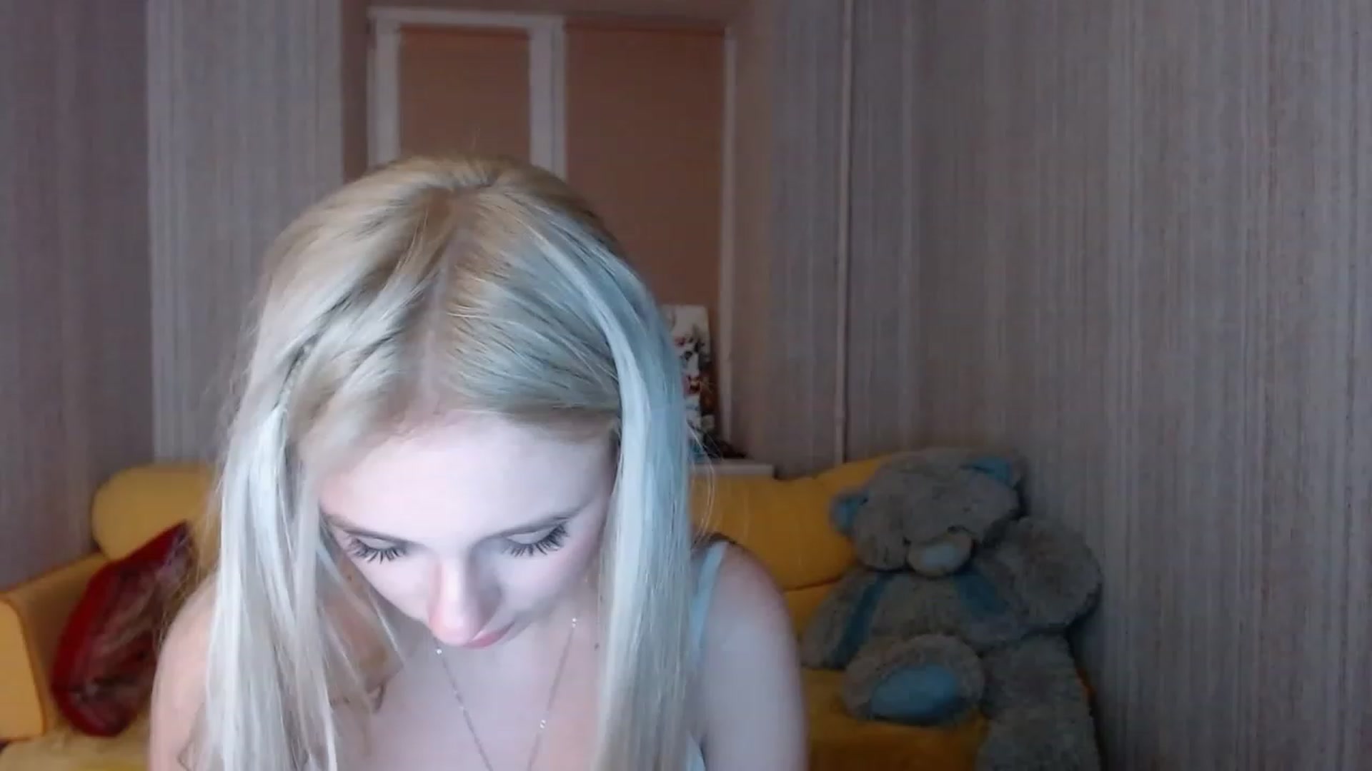 Gallery image thumbnail from Ririma_xo's myfreecams stream on, 11/14/2022, 17:15 image 7 of 20