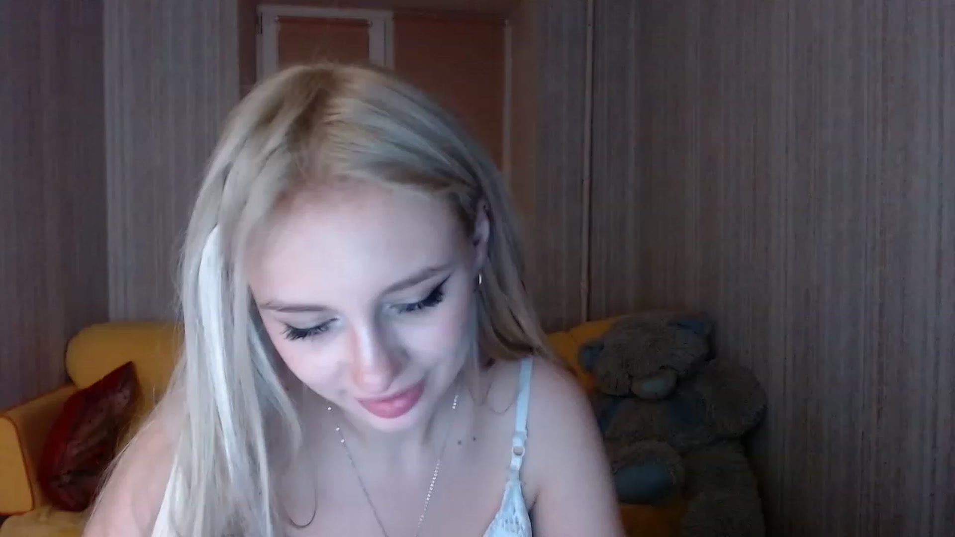 Gallery image thumbnail from Ririma_xo's myfreecams stream on, 11/14/2022, 17:15 image 11 of 20