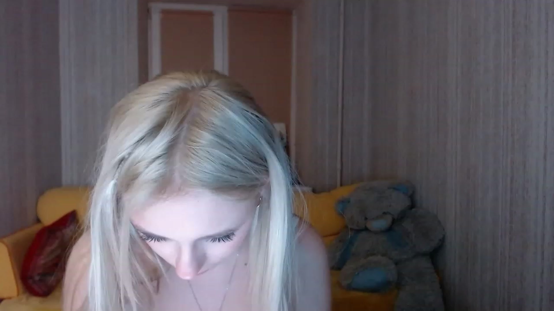 Gallery image thumbnail from Ririma_xo's myfreecams stream on, 11/14/2022, 17:15 image 1 of 20