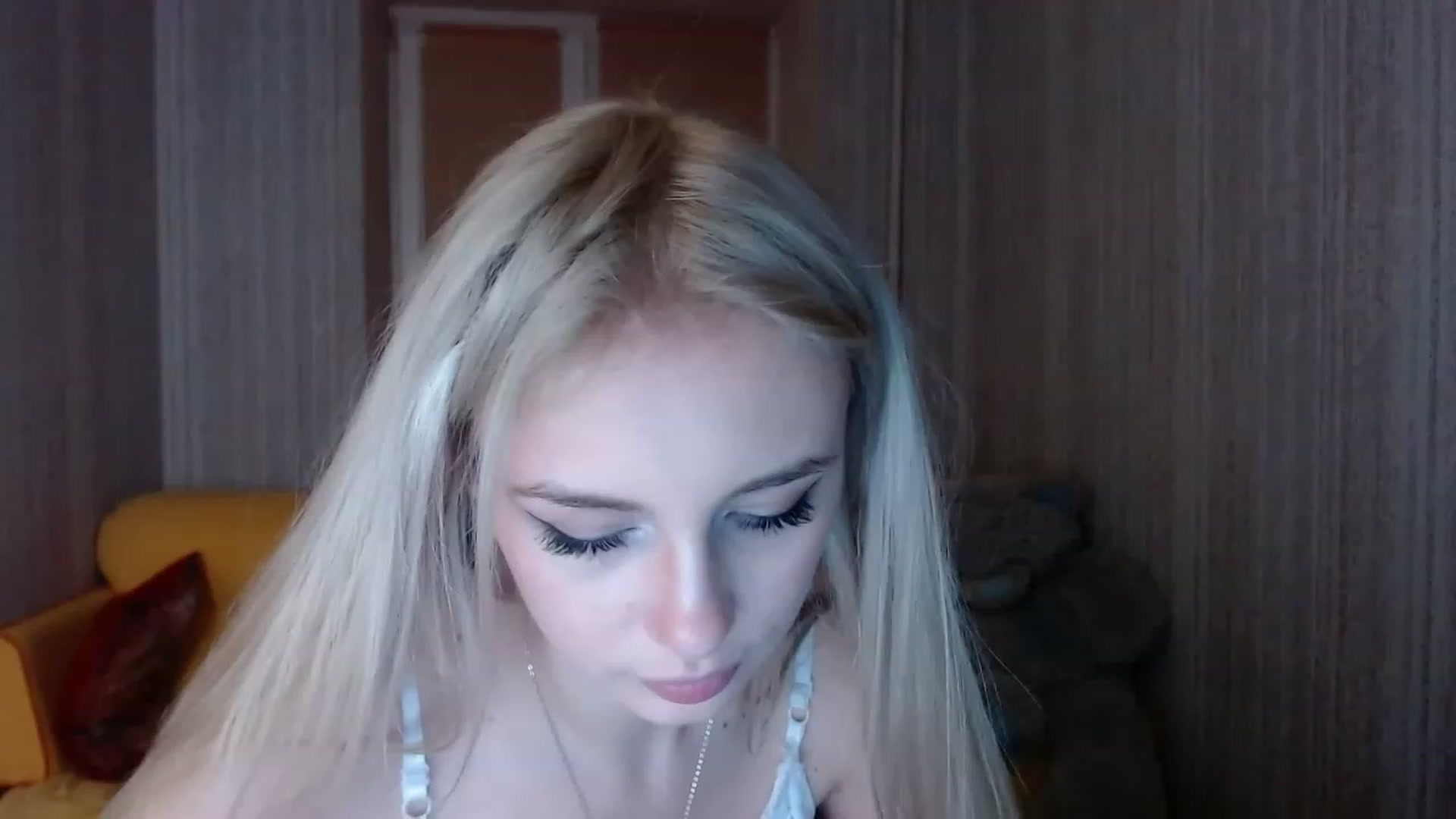 Gallery image thumbnail from Ririma_xo's myfreecams stream on, 11/14/2022, 17:15 image 18 of 20