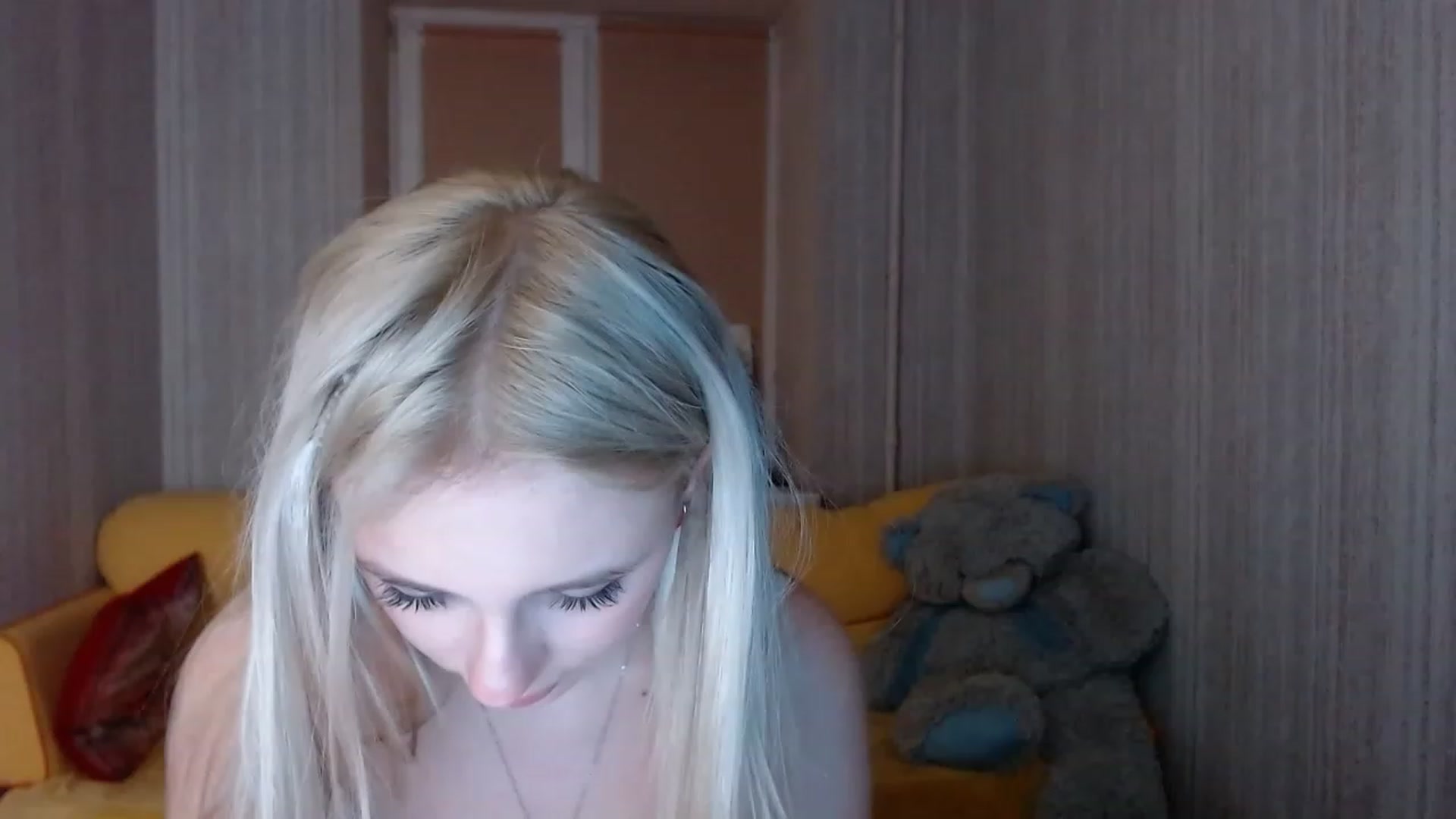 Gallery image thumbnail from Ririma_xo's myfreecams stream on, 11/14/2022, 17:15 image 3 of 20