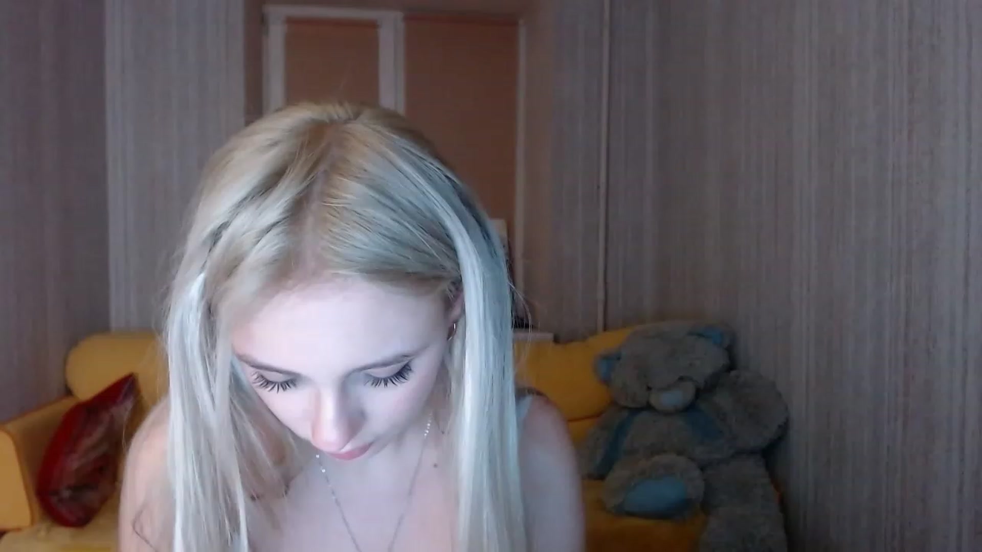 Gallery image thumbnail from Ririma_xo's myfreecams stream on, 11/14/2022, 17:15 image 9 of 20