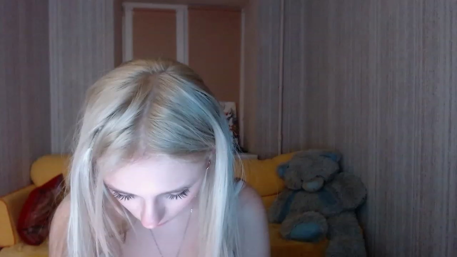 Gallery image thumbnail from Ririma_xo's myfreecams stream on, 11/14/2022, 17:15 image 4 of 20