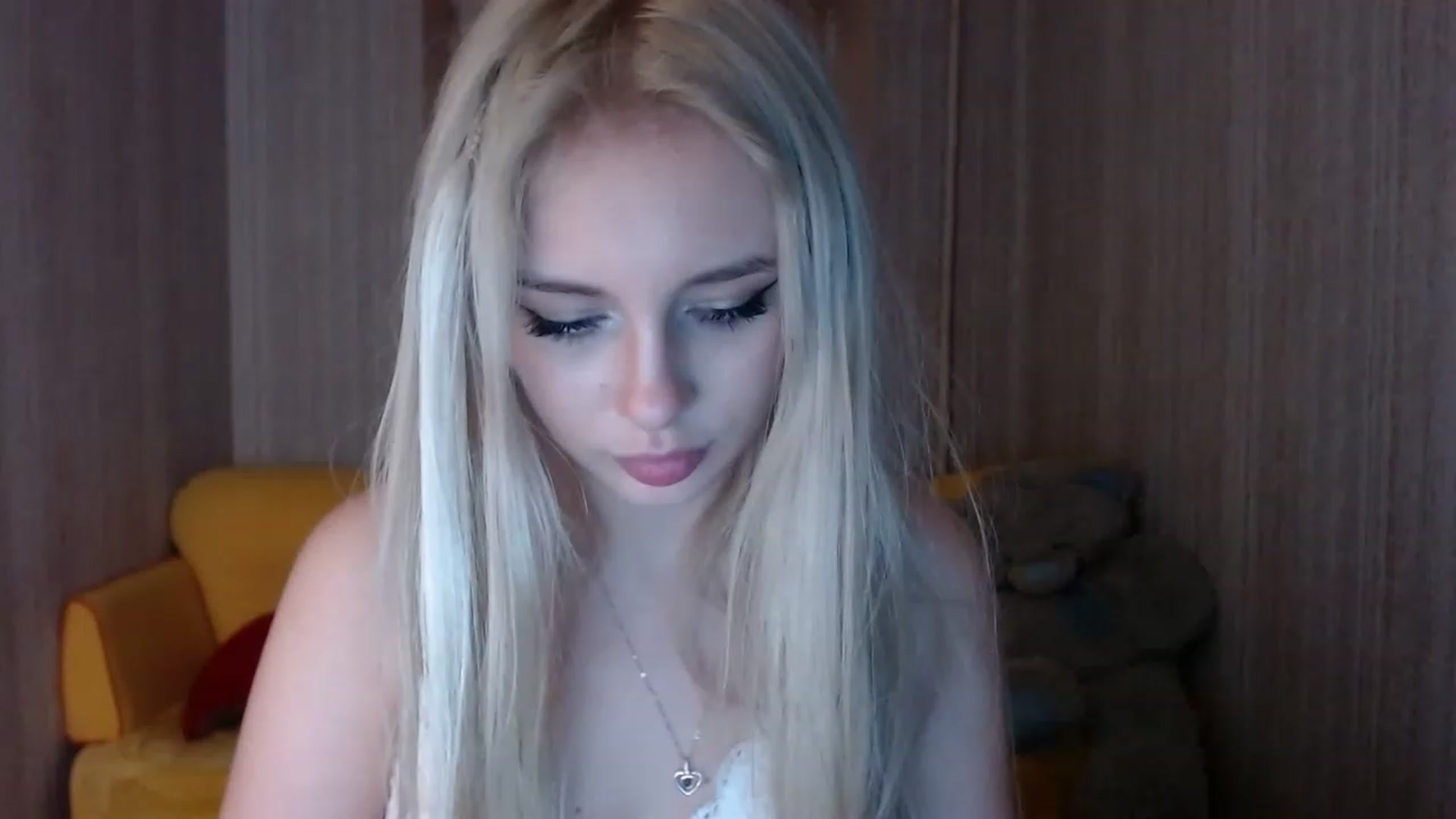 Gallery image thumbnail from Ririma_xo's myfreecams stream on, 11/14/2022, 18:15 image 6 of 20