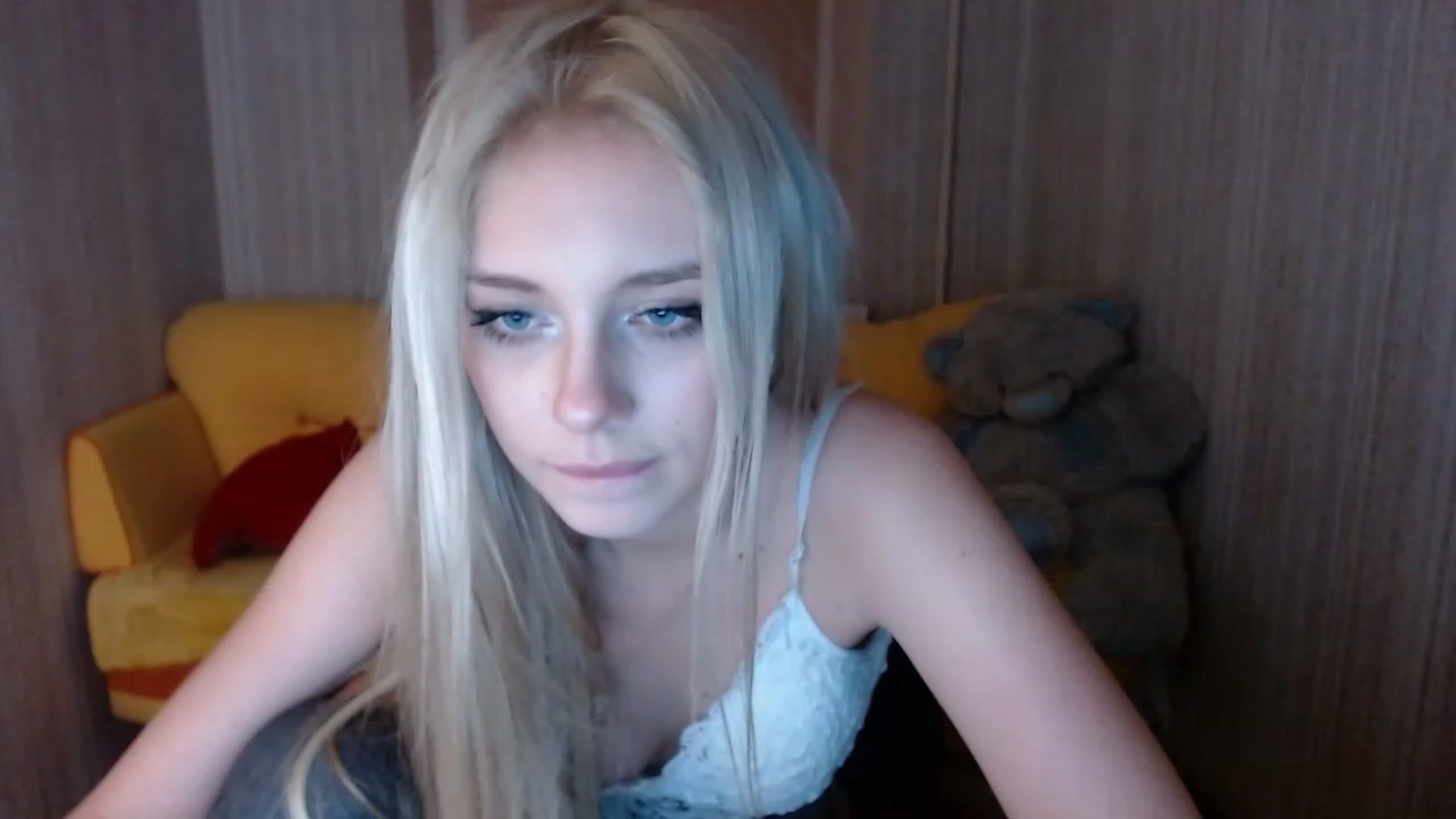 Gallery image thumbnail from Ririma_xo's myfreecams stream on, 11/14/2022, 18:15 image 15 of 20