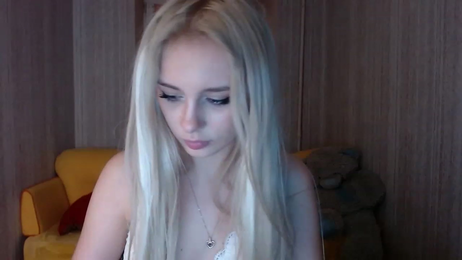 Gallery image thumbnail from Ririma_xo's myfreecams stream on, 11/14/2022, 18:15 image 4 of 20