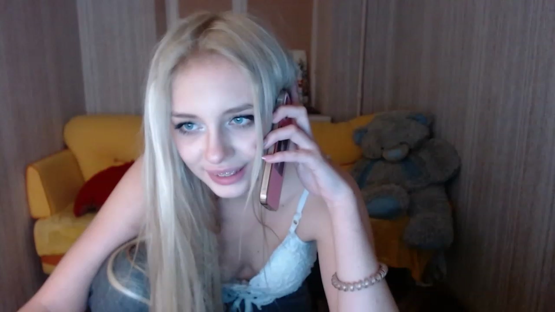 Gallery image thumbnail from Ririma_xo's myfreecams stream on, 11/14/2022, 18:15 image 14 of 20