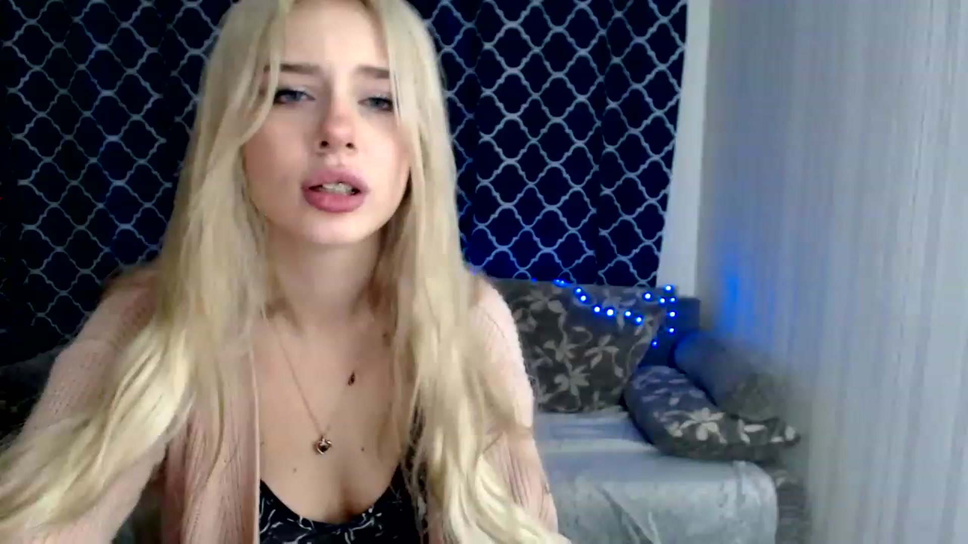 Gallery image thumbnail from Ririma_xo's myfreecams stream on, 11/17/2022, 08:07 image 8 of 20