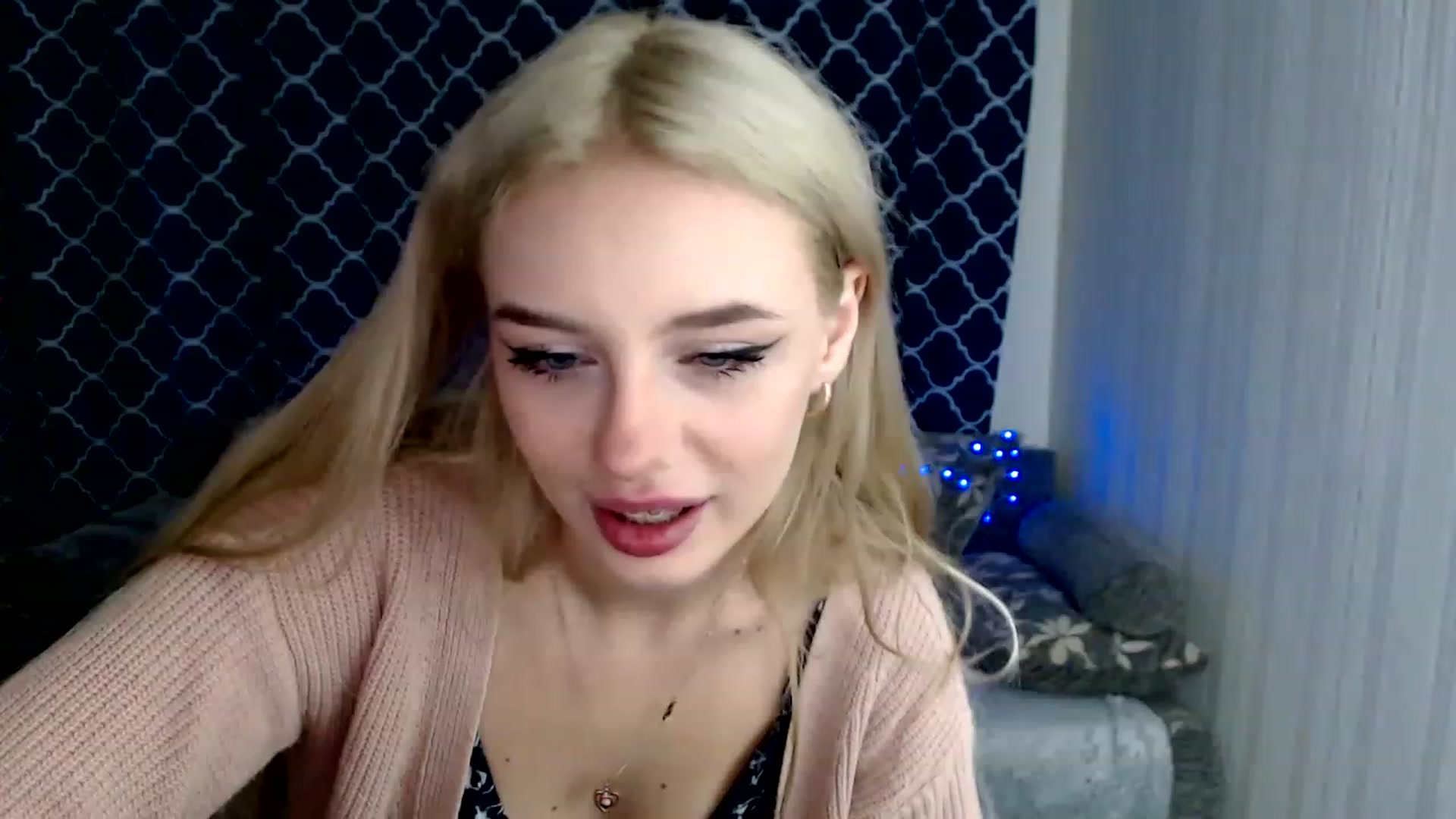 Gallery image thumbnail from Ririma_xo's myfreecams stream on, 11/17/2022, 08:07 image 6 of 20