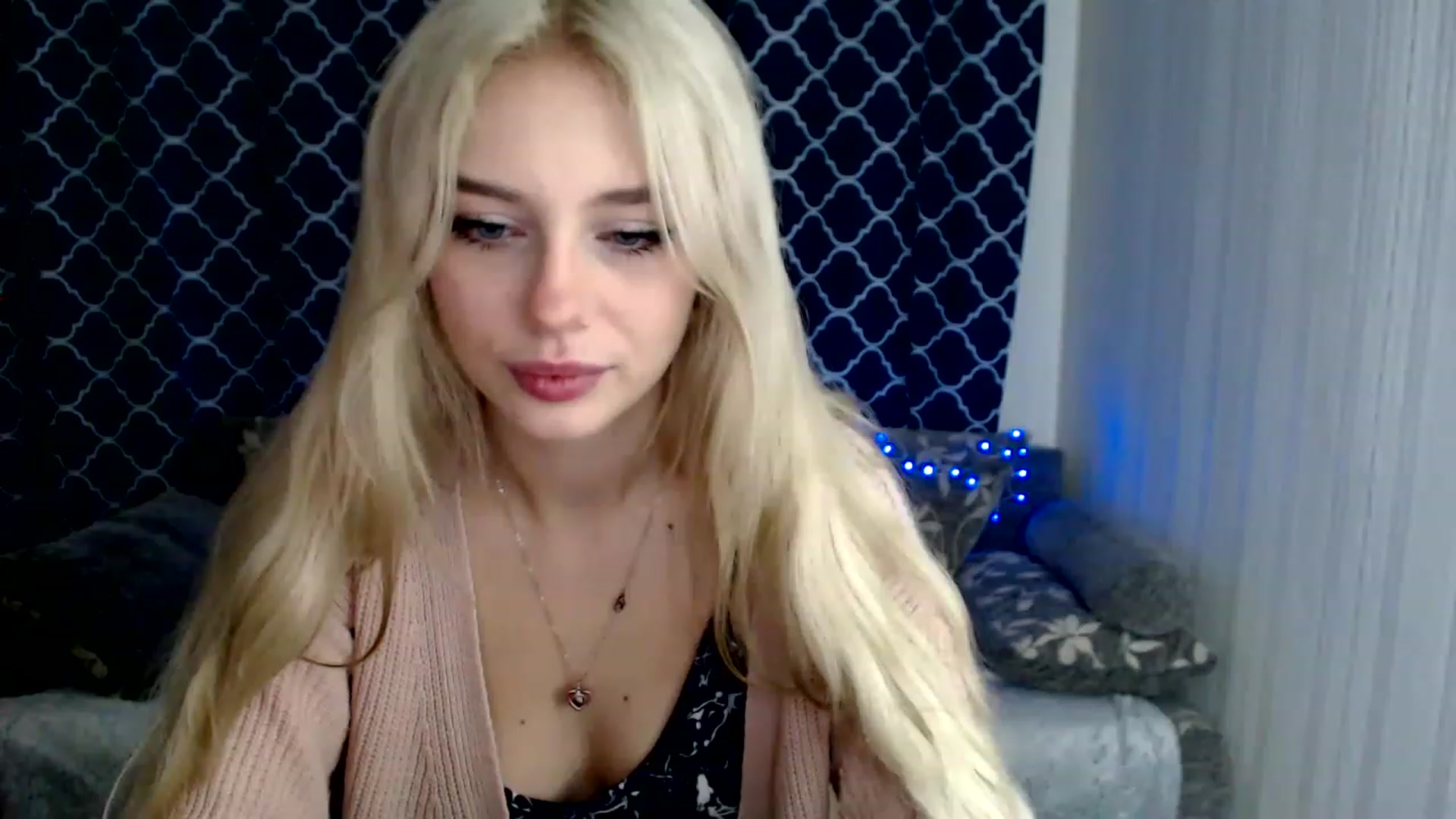 Gallery image thumbnail from Ririma_xo's myfreecams stream on, 11/17/2022, 08:07 image 2 of 20
