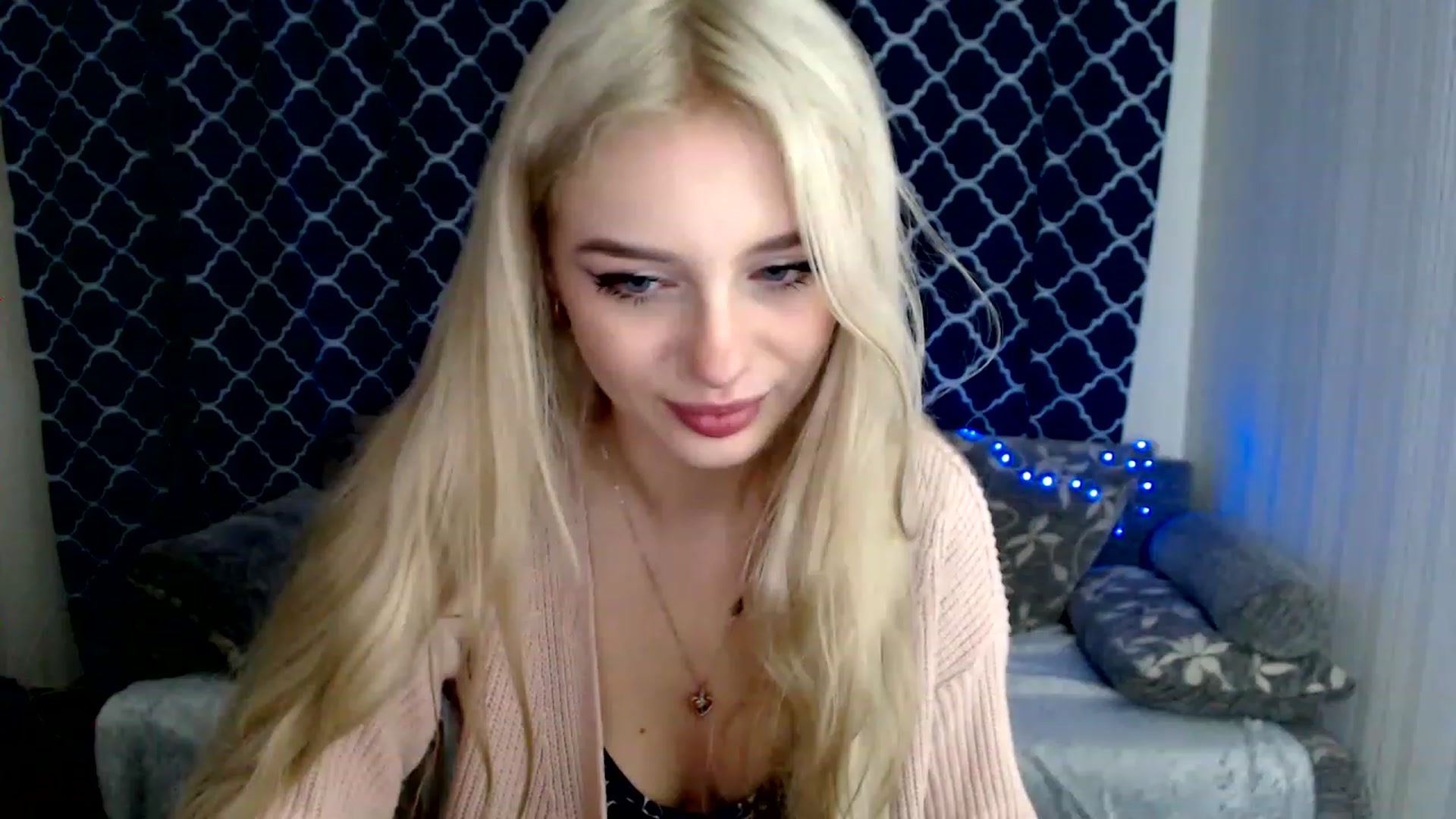 Gallery image thumbnail from Ririma_xo's myfreecams stream on, 11/17/2022, 08:07 image 20 of 20