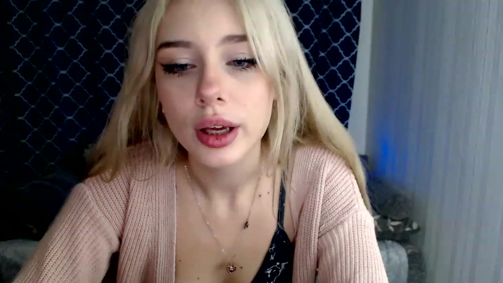 Gallery image thumbnail from Ririma_xo's myfreecams stream on, 11/17/2022, 08:07 image 1 of 20