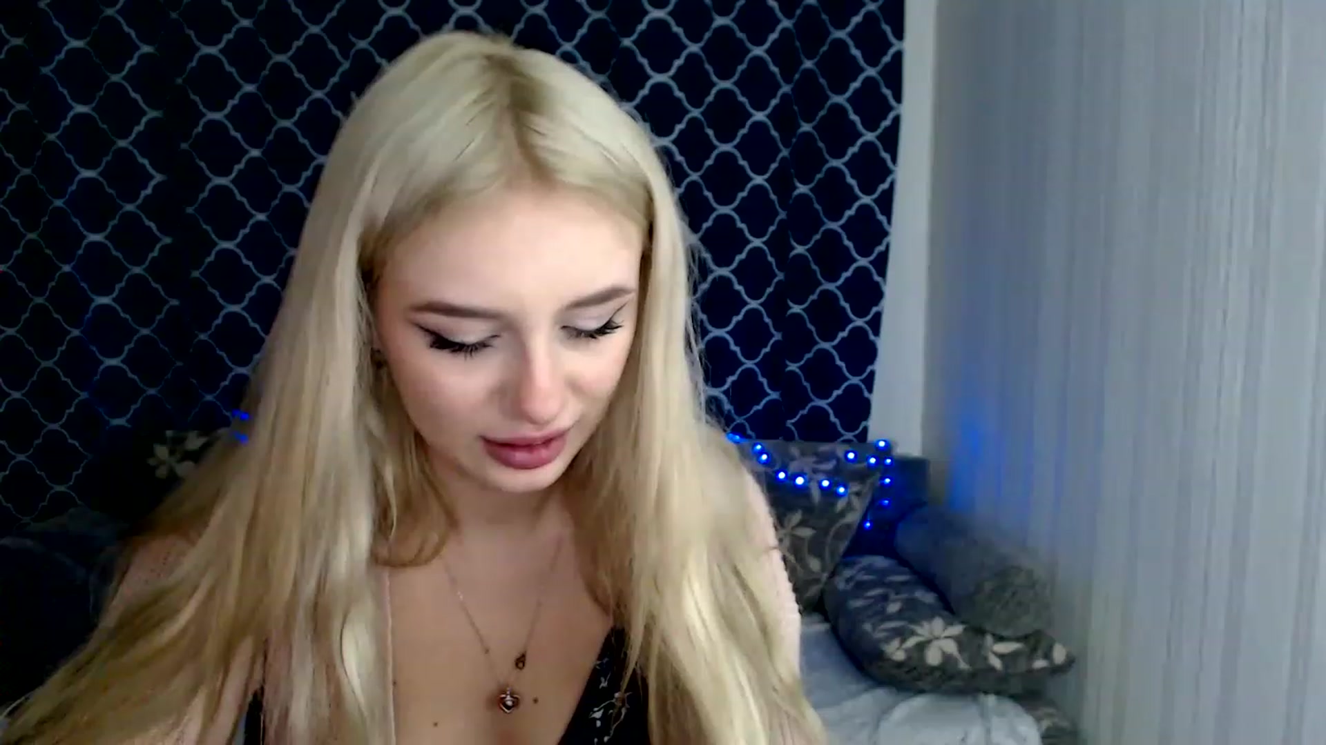 Gallery image thumbnail from Ririma_xo's myfreecams stream on, 11/17/2022, 11:05 image 16 of 20