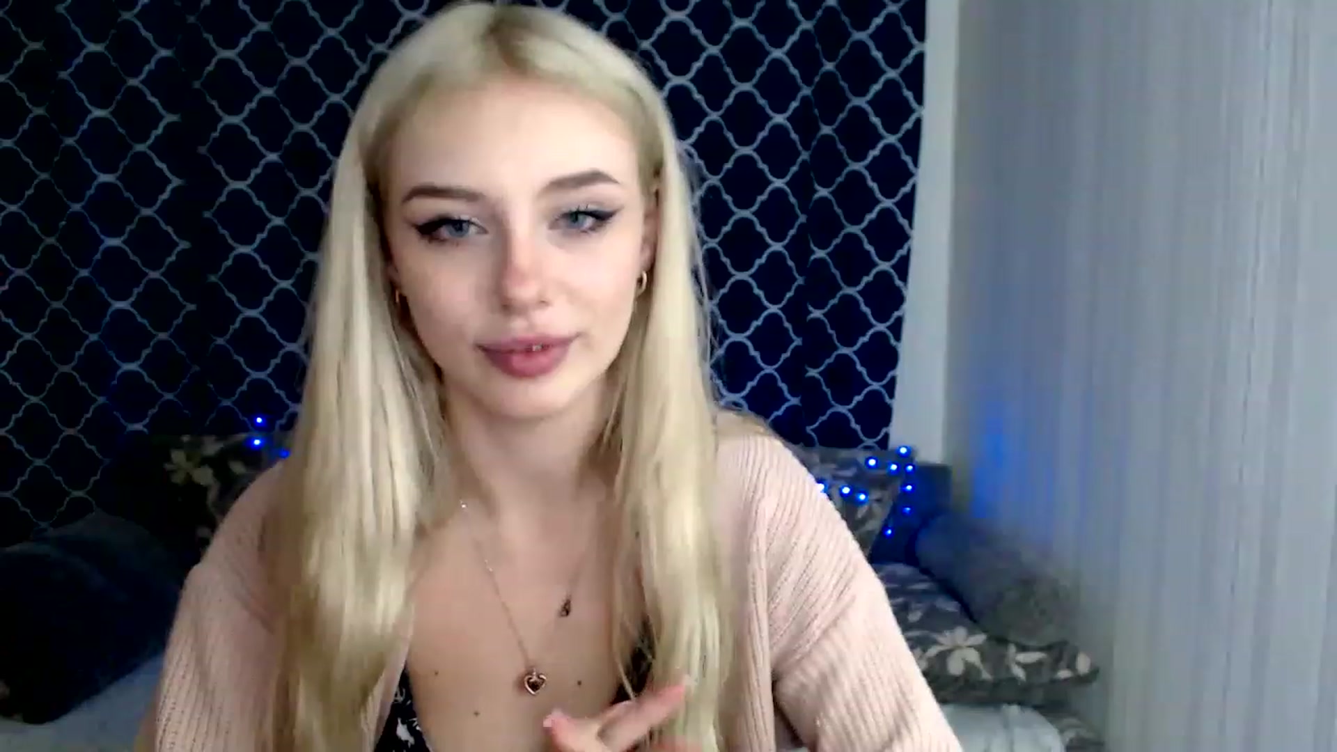 Gallery image thumbnail from Ririma_xo's myfreecams stream on, 11/17/2022, 11:05 image 14 of 20