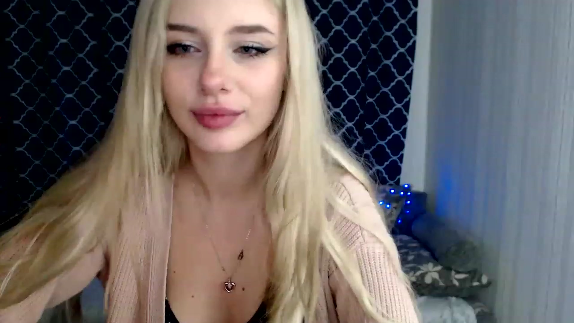 Gallery image thumbnail from Ririma_xo's myfreecams stream on, 11/17/2022, 11:05 image 8 of 20