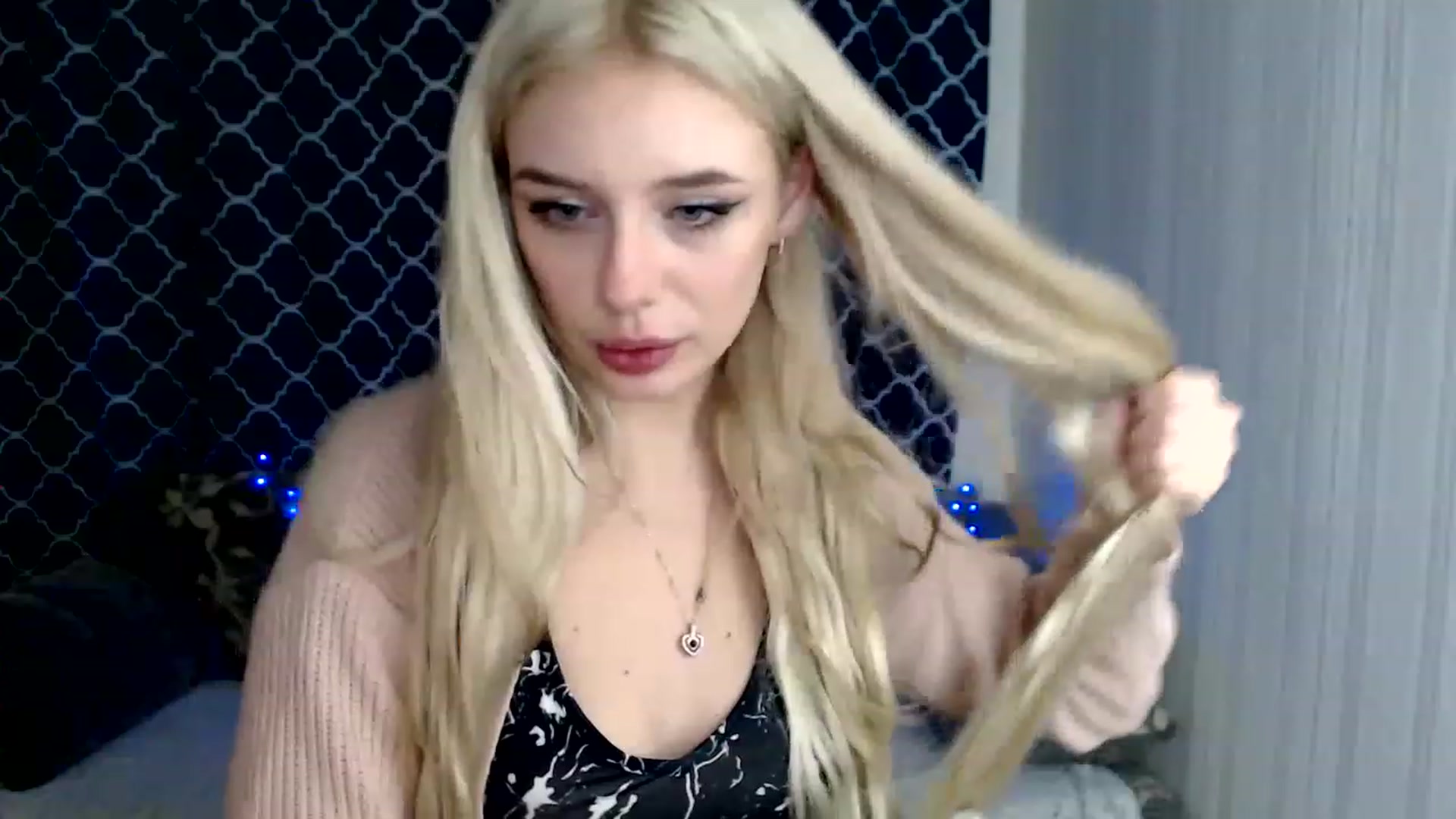 Gallery image thumbnail from Ririma_xo's myfreecams stream on, 11/17/2022, 11:05 image 19 of 20