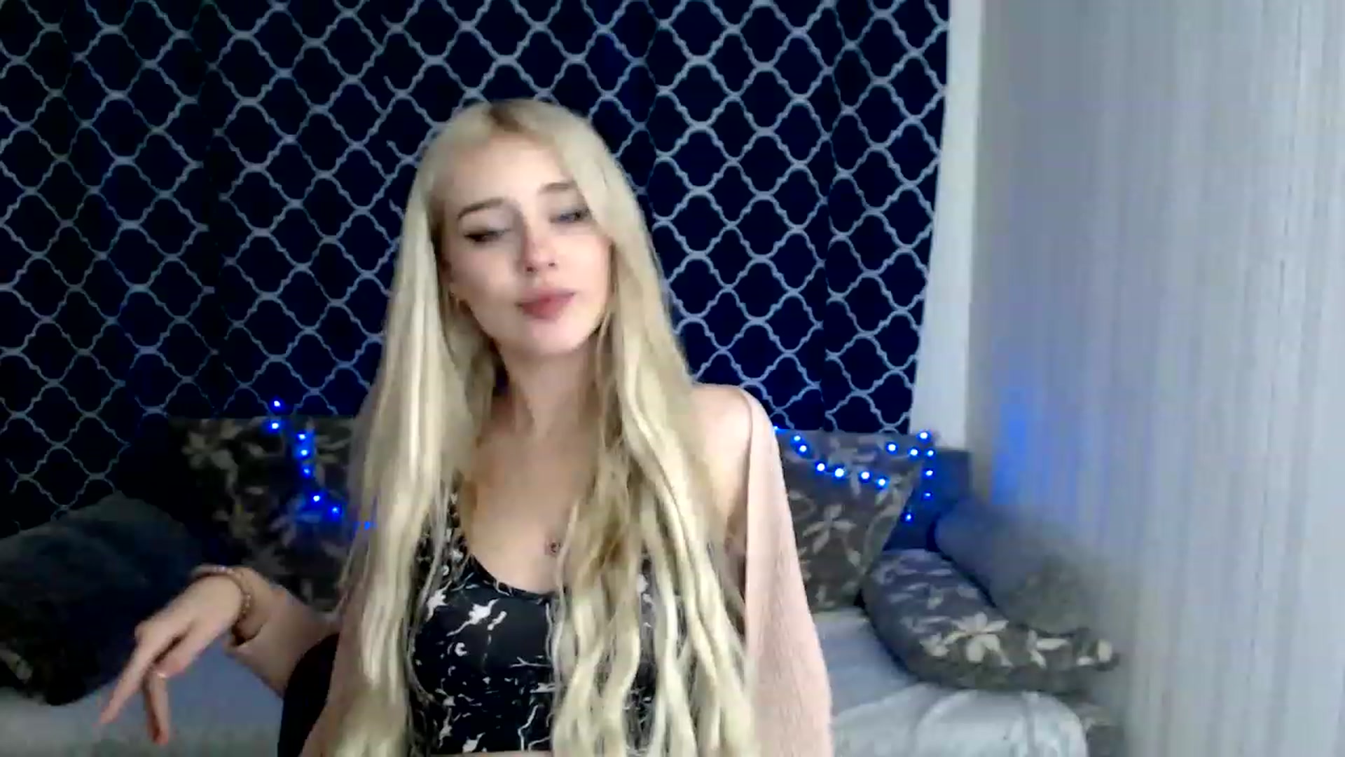 Gallery image thumbnail from Ririma_xo's myfreecams stream on, 11/17/2022, 11:05 image 12 of 20