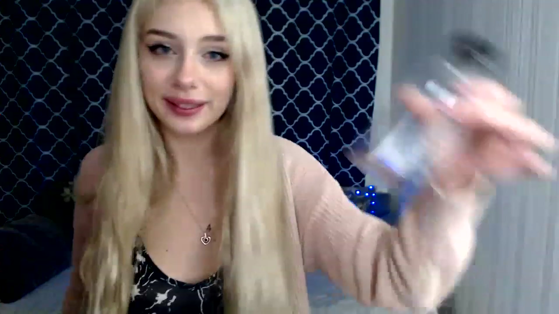 Gallery image thumbnail from Ririma_xo's myfreecams stream on, 11/17/2022, 11:05 image 20 of 20