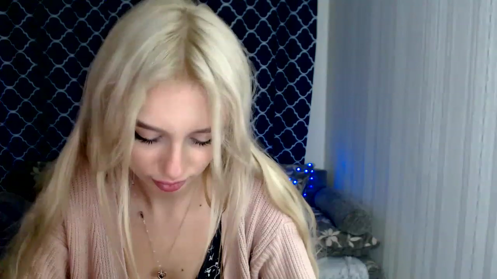 Gallery image thumbnail from Ririma_xo's myfreecams stream on, 11/17/2022, 12:42 image 14 of 20