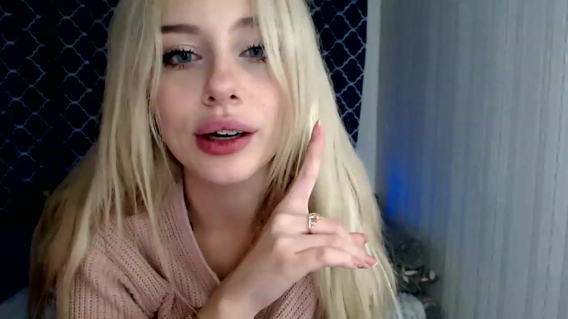 Gallery image thumbnail from Ririma_xo's myfreecams stream on, 11/17/2022, 12:42 image 7 of 20