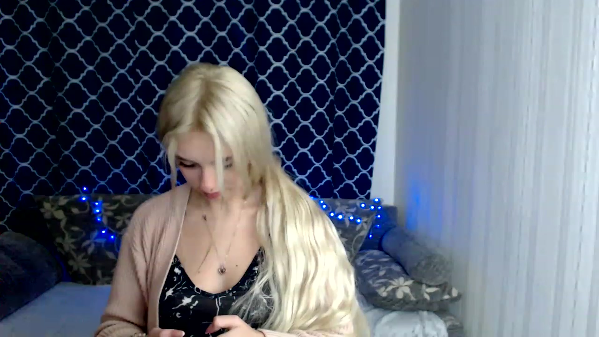 Gallery image thumbnail from Ririma_xo's myfreecams stream on, 11/17/2022, 12:42 image 11 of 20