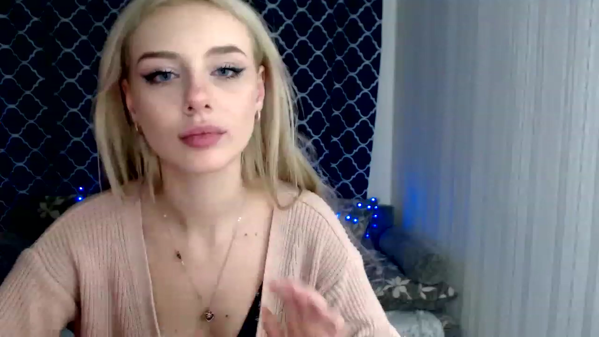 Gallery image thumbnail from Ririma_xo's myfreecams stream on, 11/17/2022, 12:42 image 15 of 20