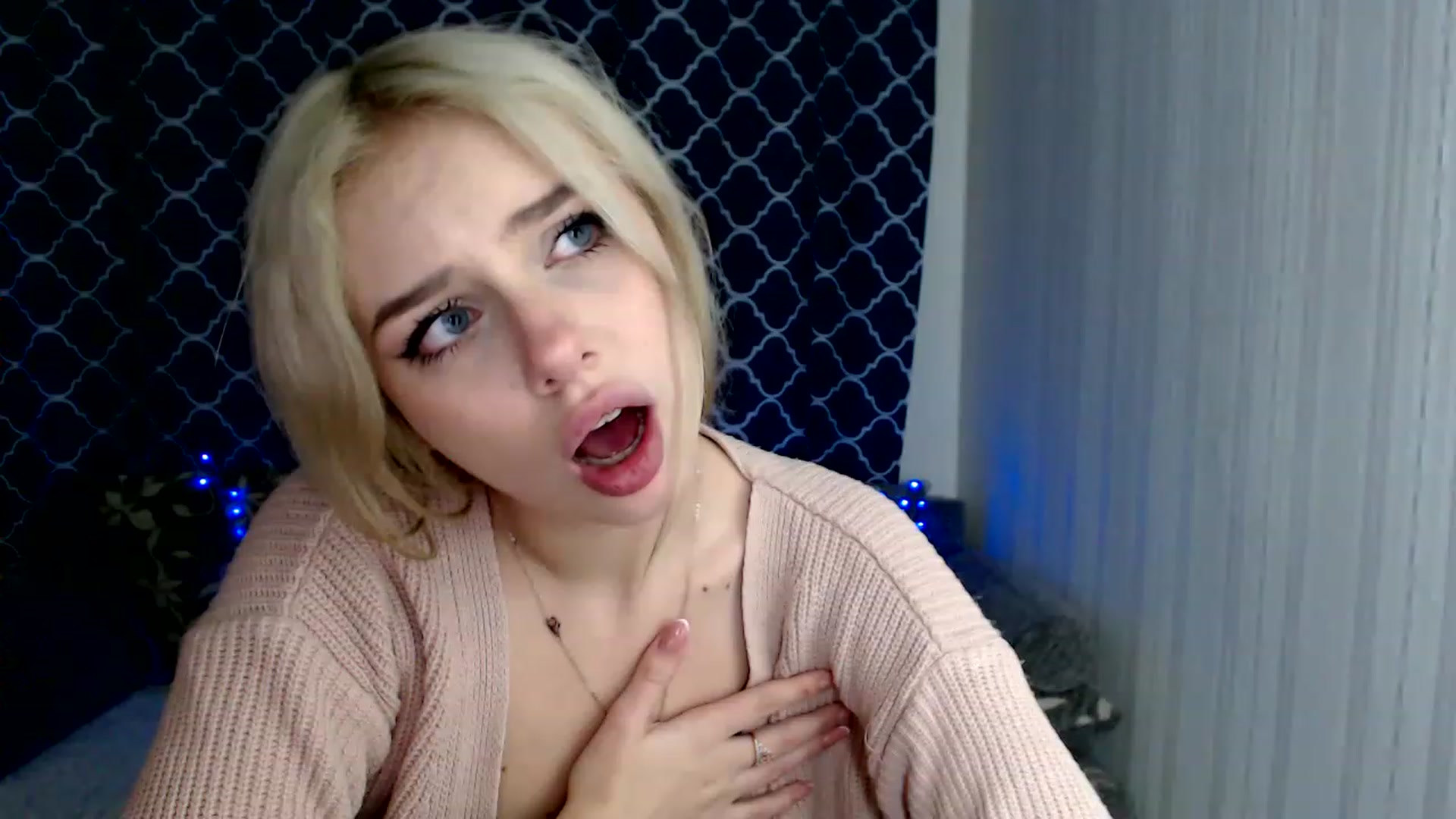 Gallery image thumbnail from Ririma_xo's myfreecams stream on, 11/17/2022, 12:42 image 12 of 20