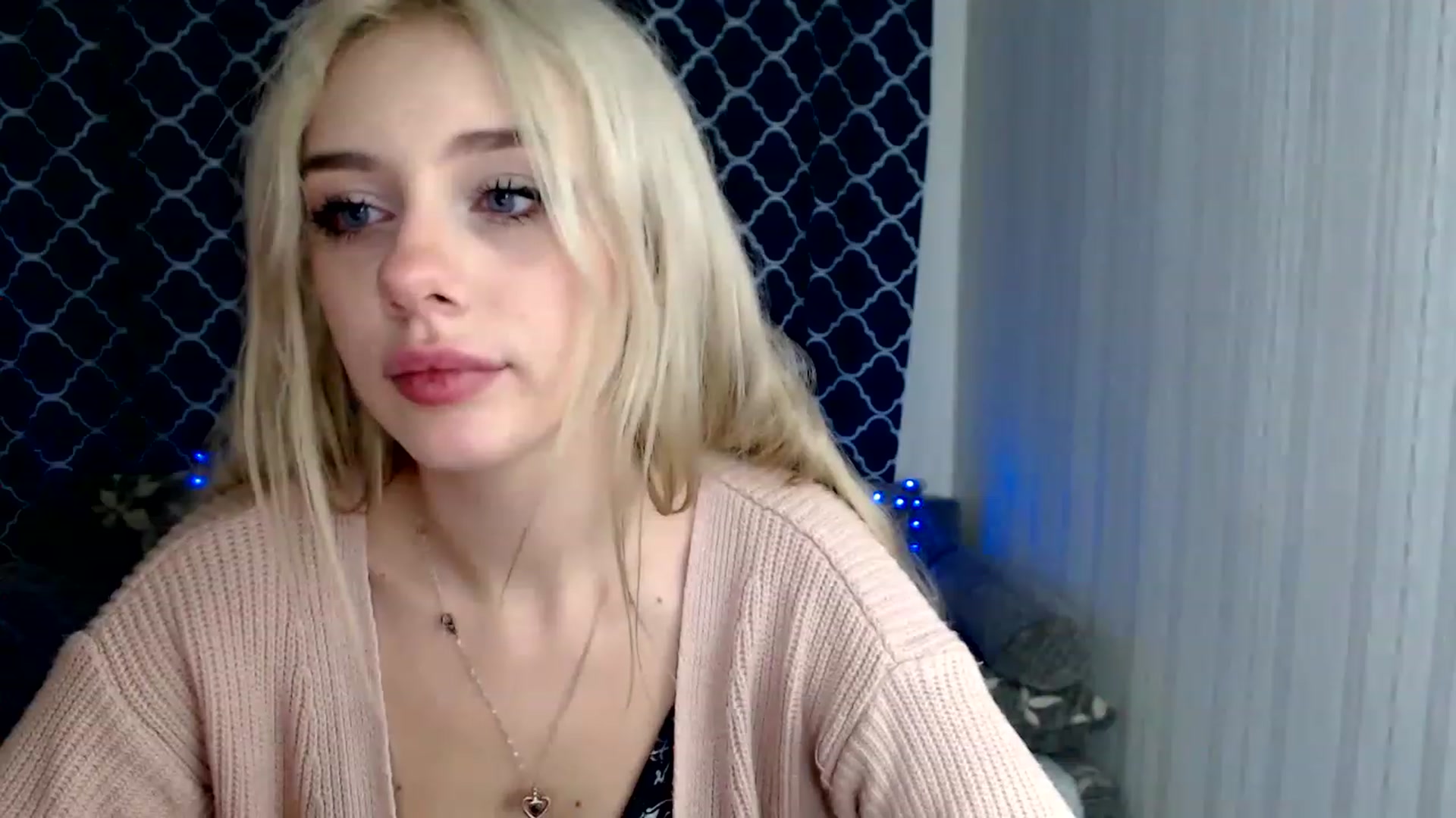 Gallery image thumbnail from Ririma_xo's myfreecams stream on, 11/17/2022, 12:42 image 13 of 20