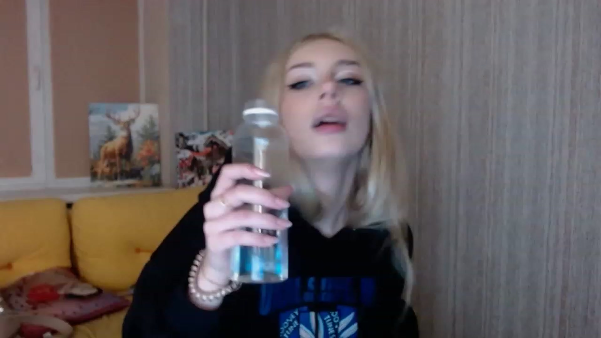 Gallery image thumbnail from Ririma_xo's myfreecams stream on, 11/18/2022, 14:45 image 9 of 20