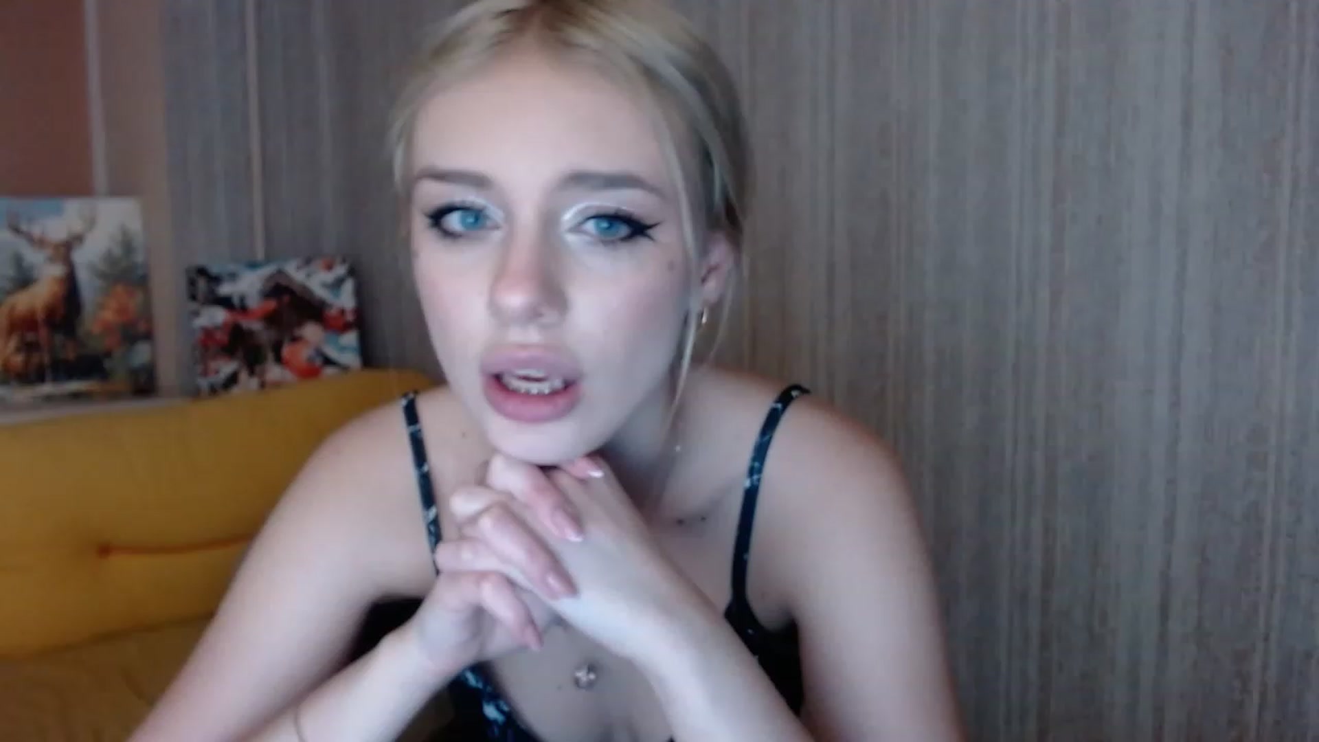 Gallery image thumbnail from Ririma_xo's myfreecams stream on, 11/18/2022, 17:43 image 2 of 20