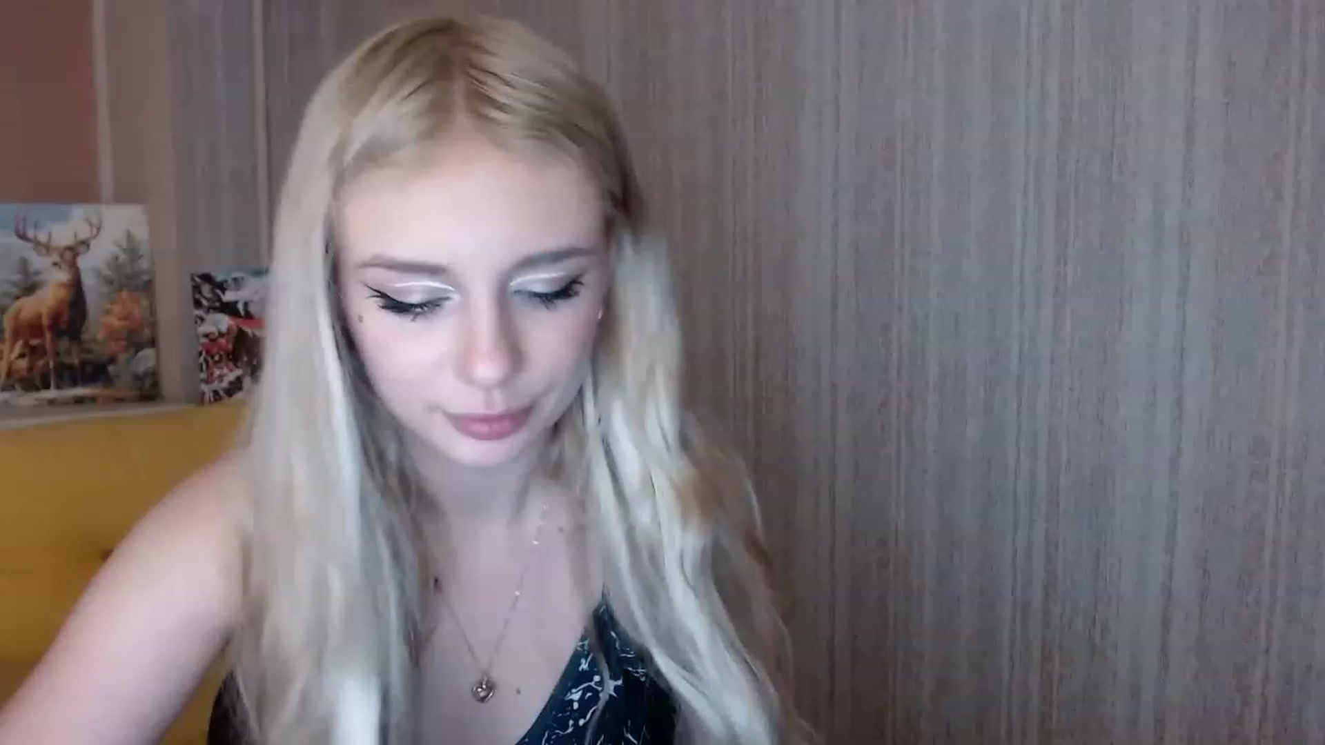 Gallery image thumbnail from Ririma_xo's myfreecams stream on, 11/18/2022, 17:43 image 10 of 20