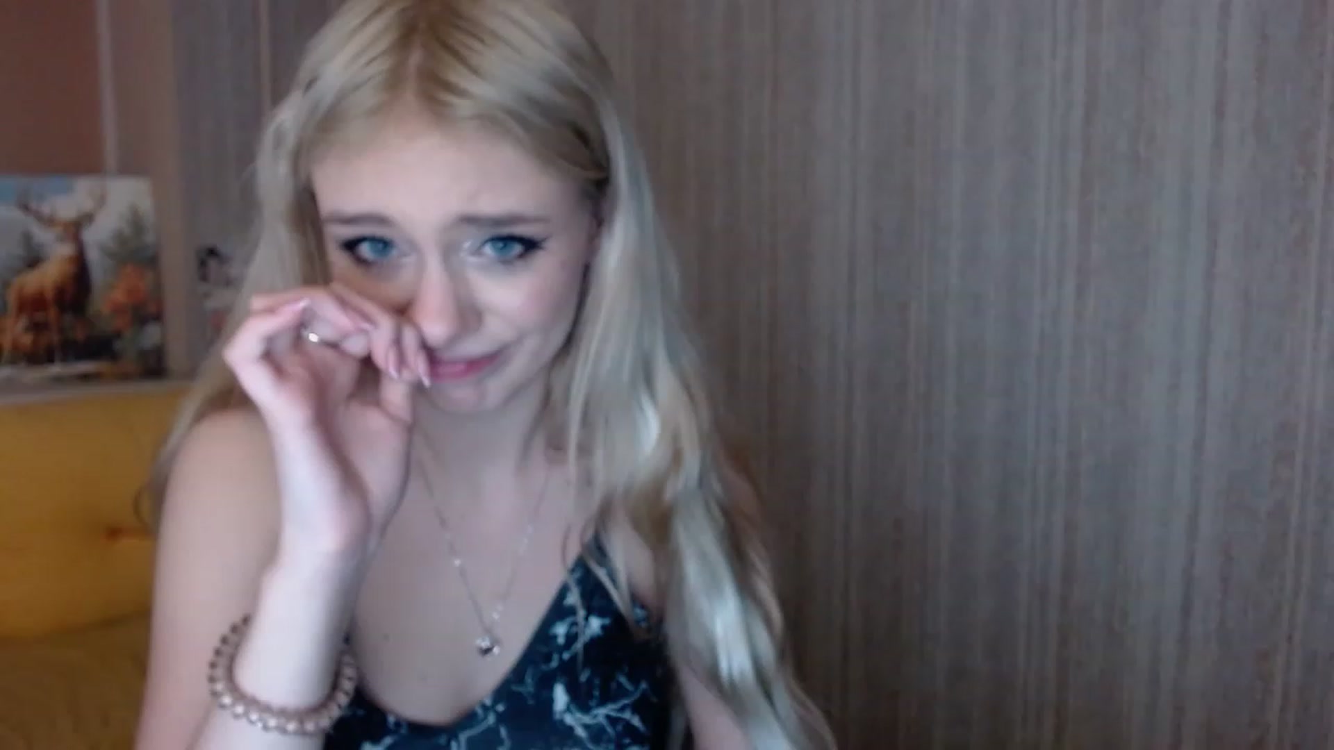Gallery image thumbnail from Ririma_xo's myfreecams stream on, 11/18/2022, 17:43 image 16 of 20