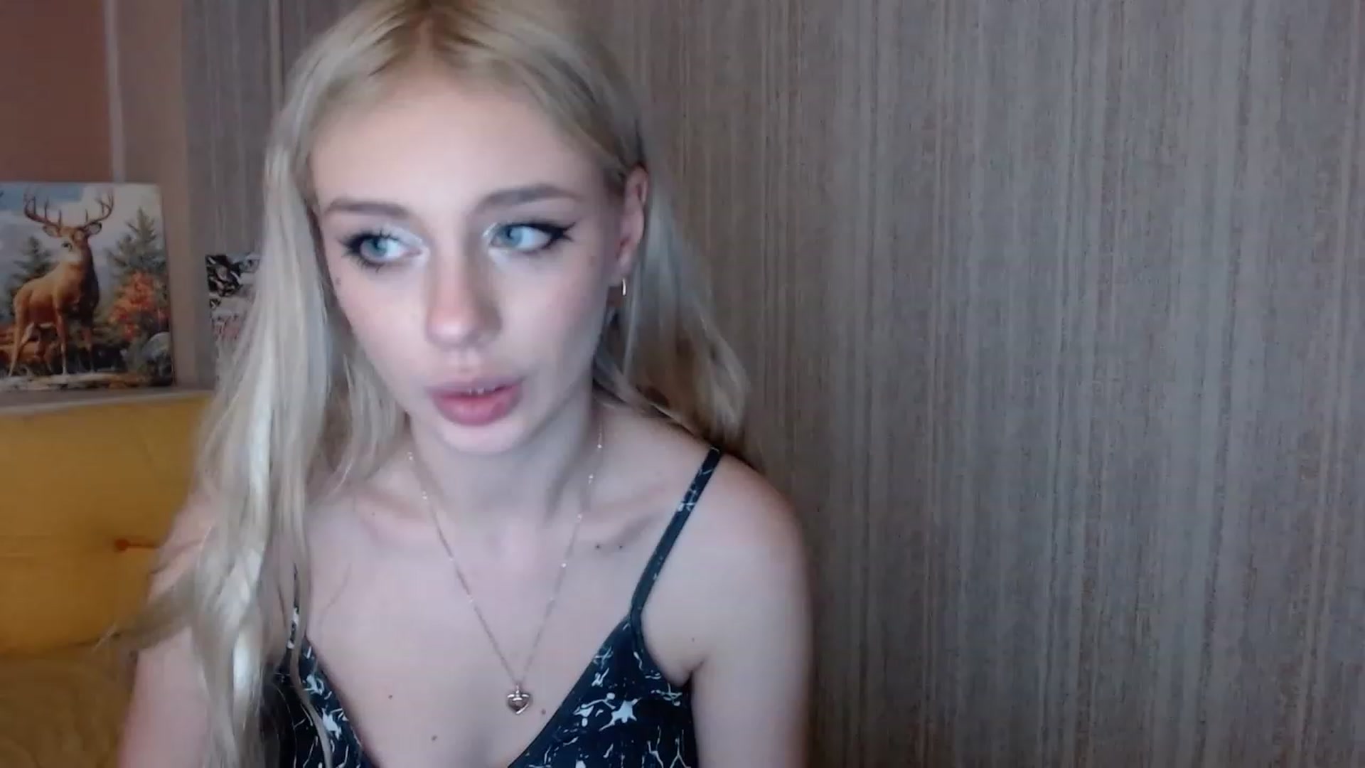 Gallery image thumbnail from Ririma_xo's myfreecams stream on, 11/18/2022, 17:43 image 18 of 20