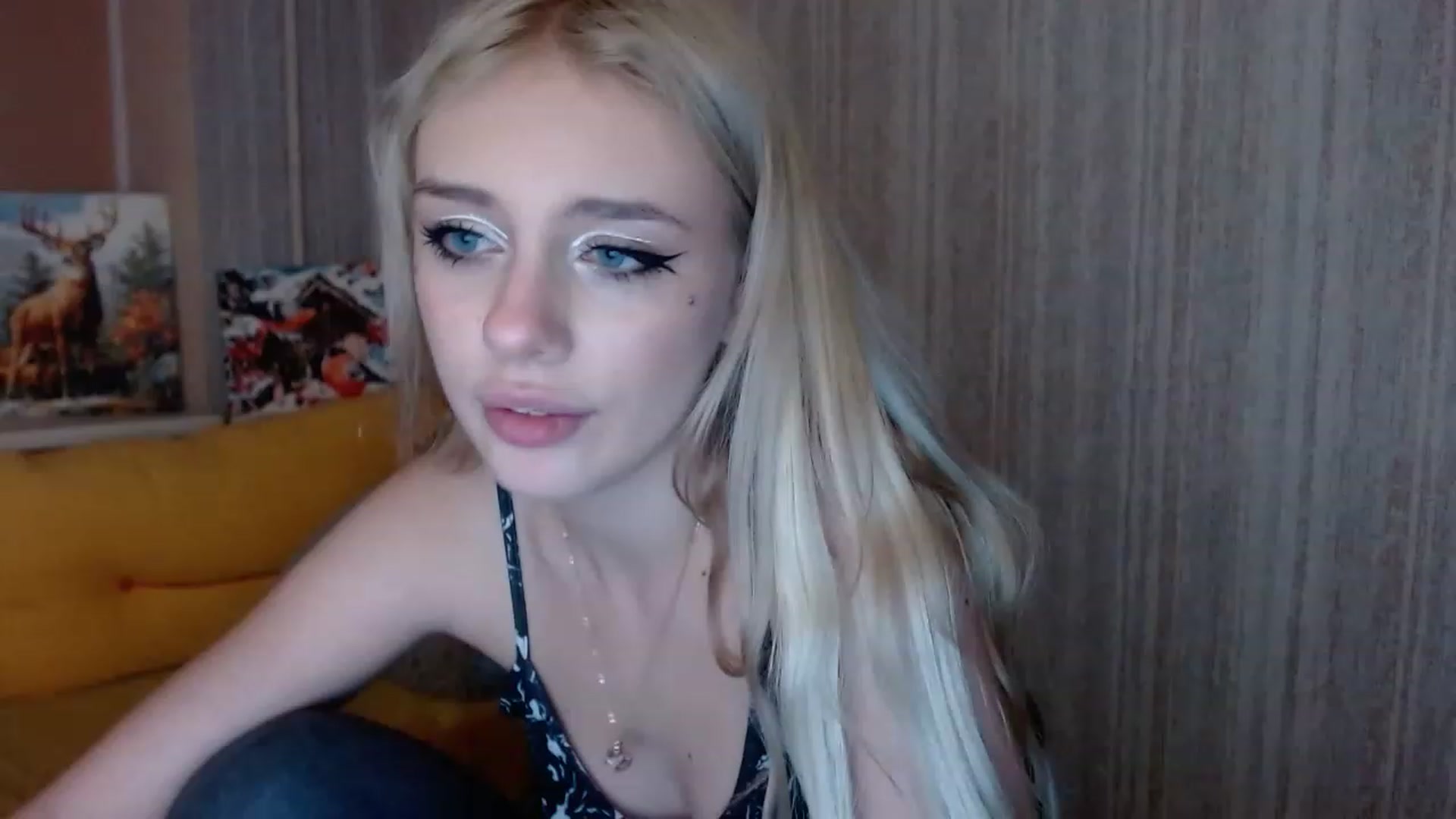 Gallery image thumbnail from Ririma_xo's myfreecams stream on, 11/18/2022, 17:43 image 20 of 20