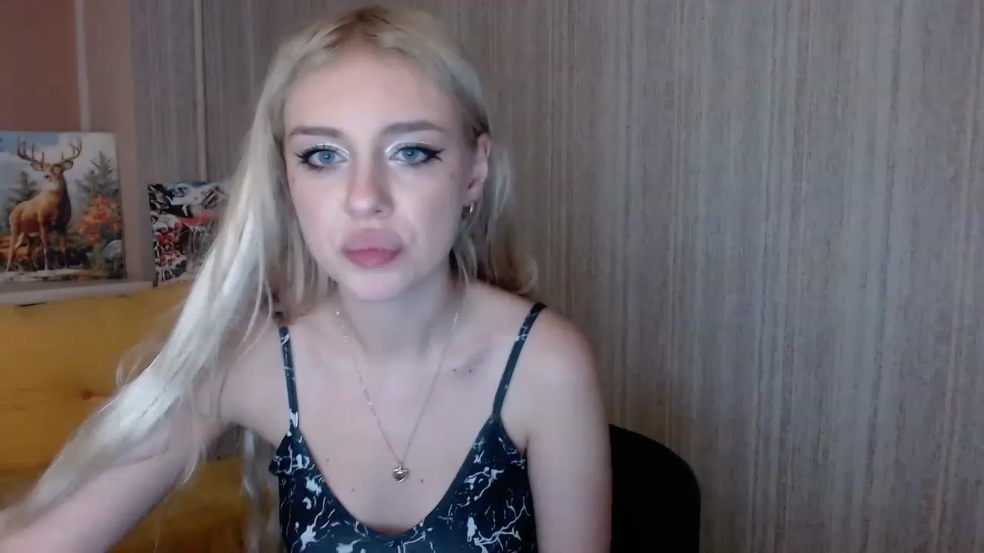 Gallery image thumbnail from Ririma_xo's myfreecams stream on, 11/18/2022, 18:45 image 3 of 20
