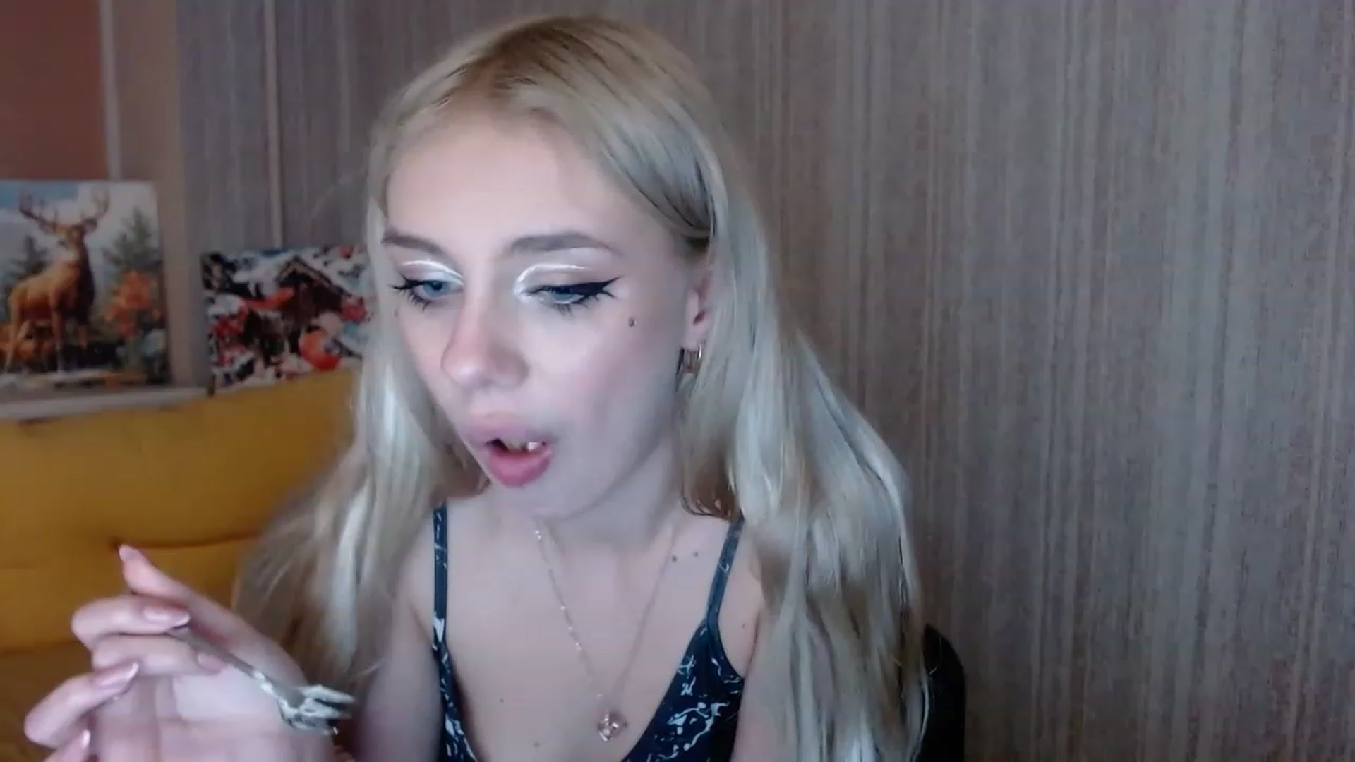 Gallery image thumbnail from Ririma_xo's myfreecams stream on, 11/18/2022, 18:45 image 4 of 20