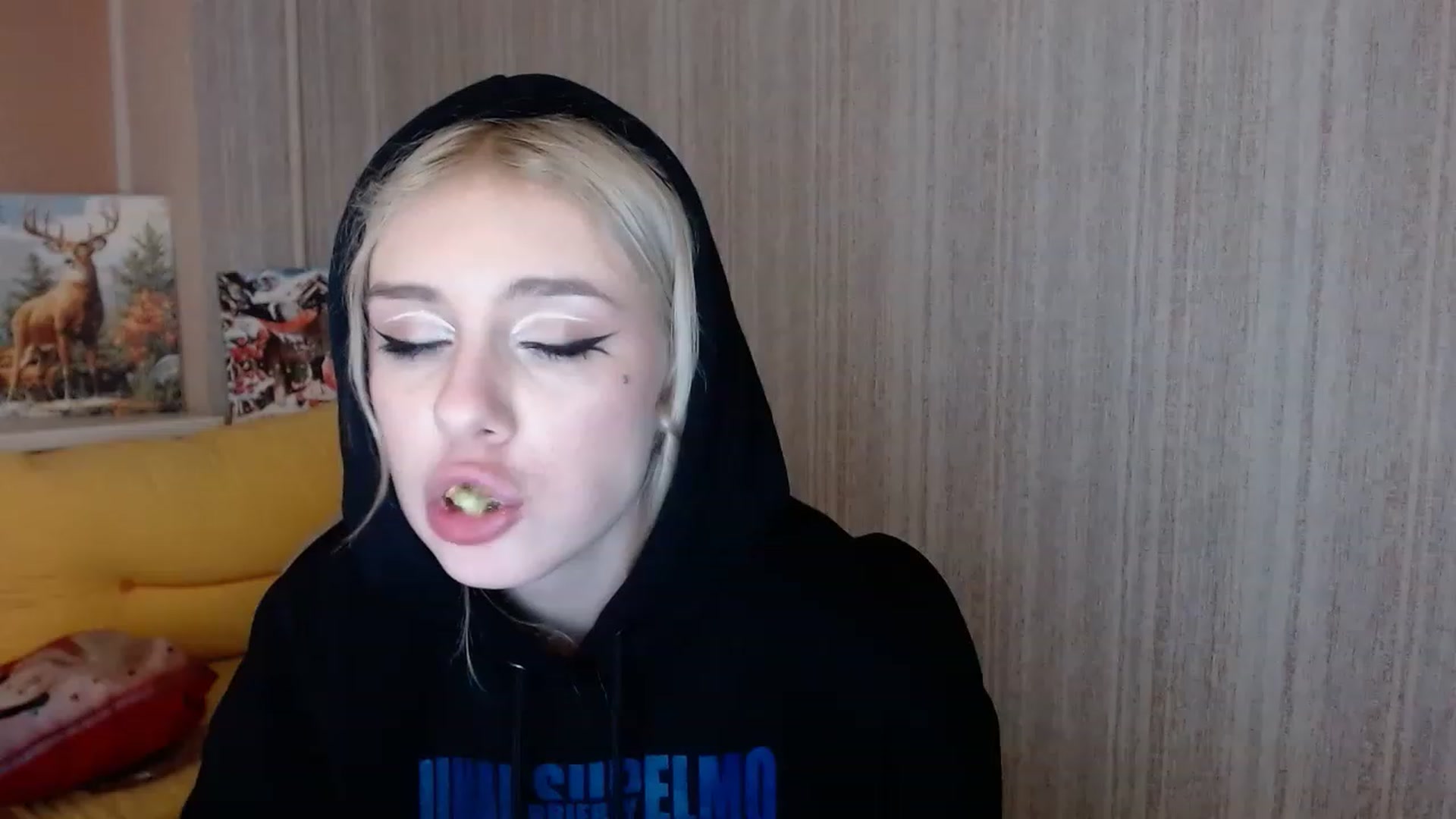 Gallery image thumbnail from Ririma_xo's myfreecams stream on, 11/18/2022, 18:45 image 14 of 20