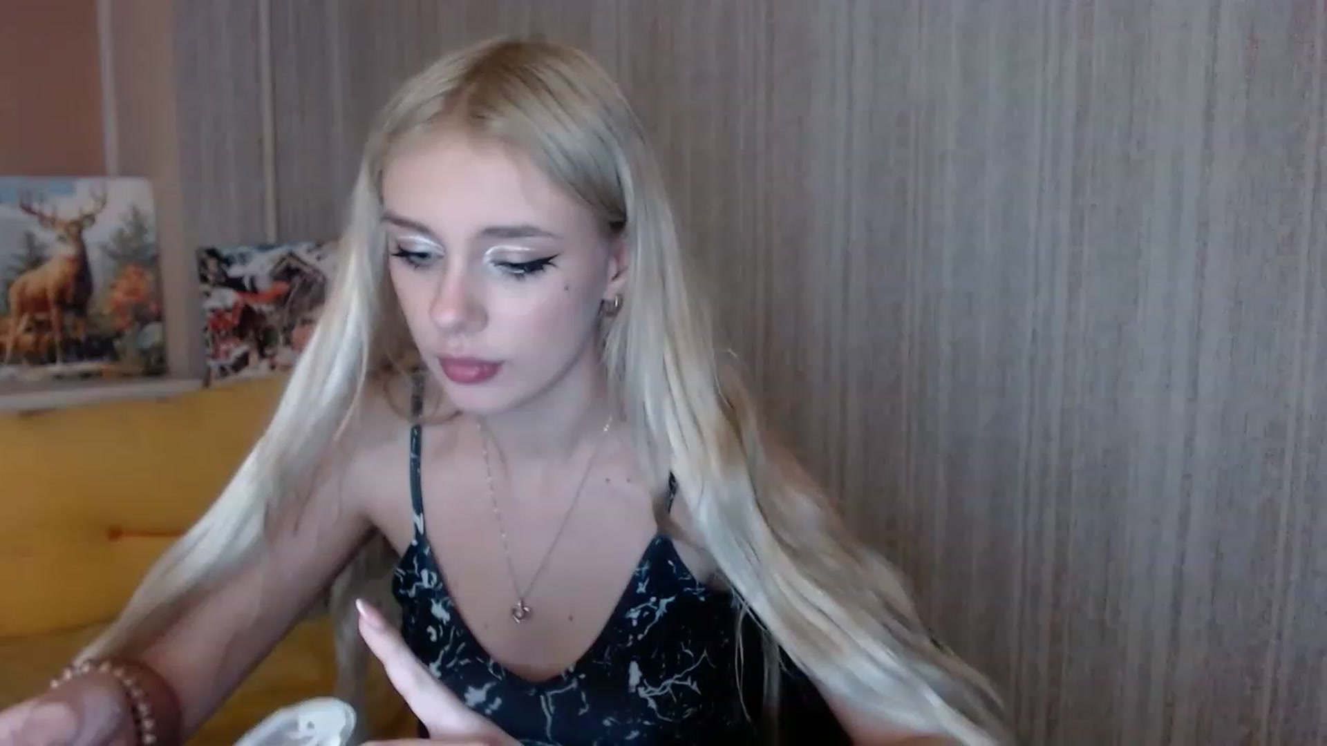 Gallery image thumbnail from Ririma_xo's myfreecams stream on, 11/18/2022, 18:45 image 2 of 20