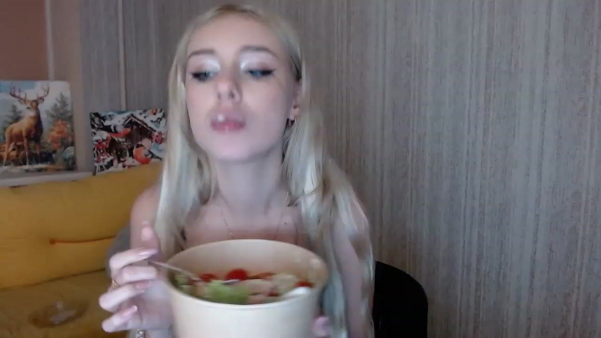 Gallery image thumbnail from Ririma_xo's myfreecams stream on, 11/18/2022, 18:45 image 1 of 20