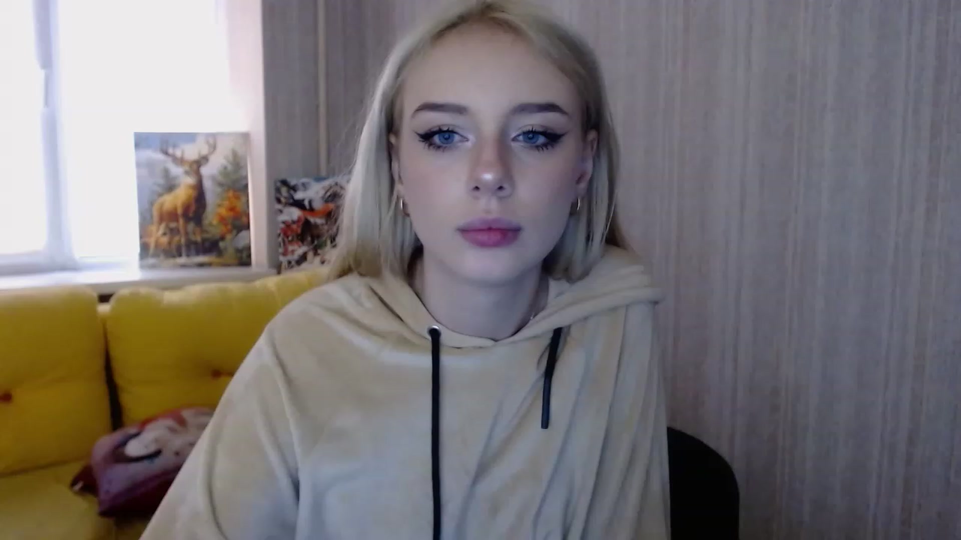Gallery image thumbnail from Ririma_xo's myfreecams stream on, 11/19/2022, 09:38 image 9 of 20