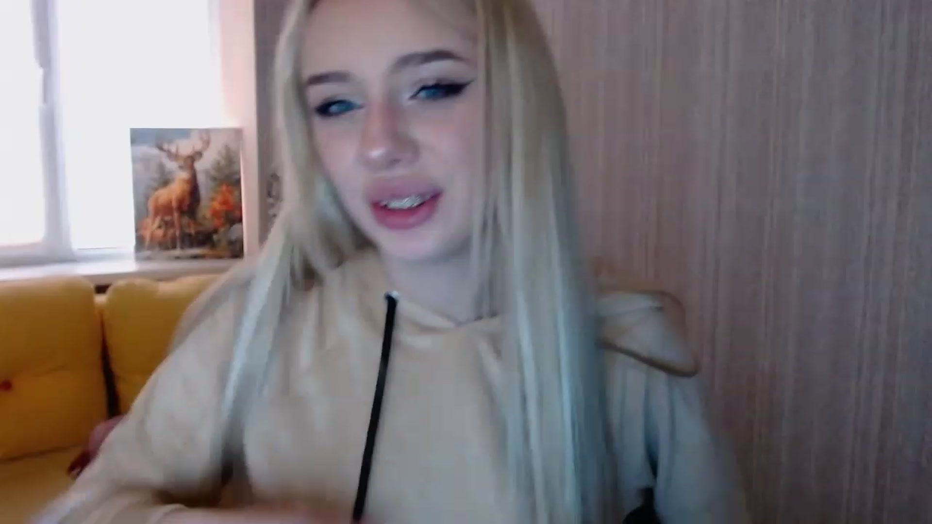 Gallery image thumbnail from Ririma_xo's myfreecams stream on, 11/19/2022, 09:38 image 18 of 20