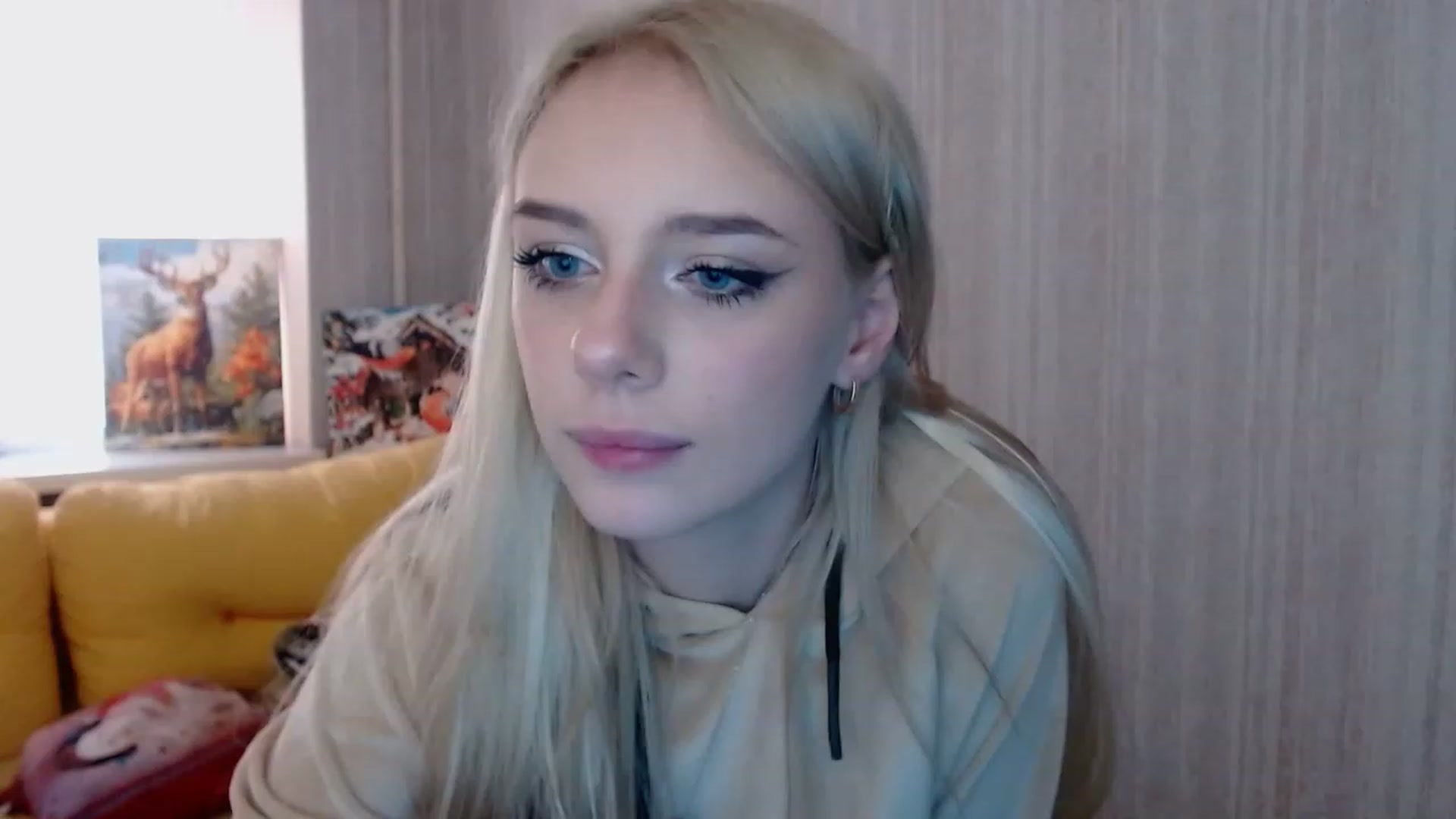 Gallery image thumbnail from Ririma_xo's myfreecams stream on, 11/19/2022, 12:11 image 17 of 20