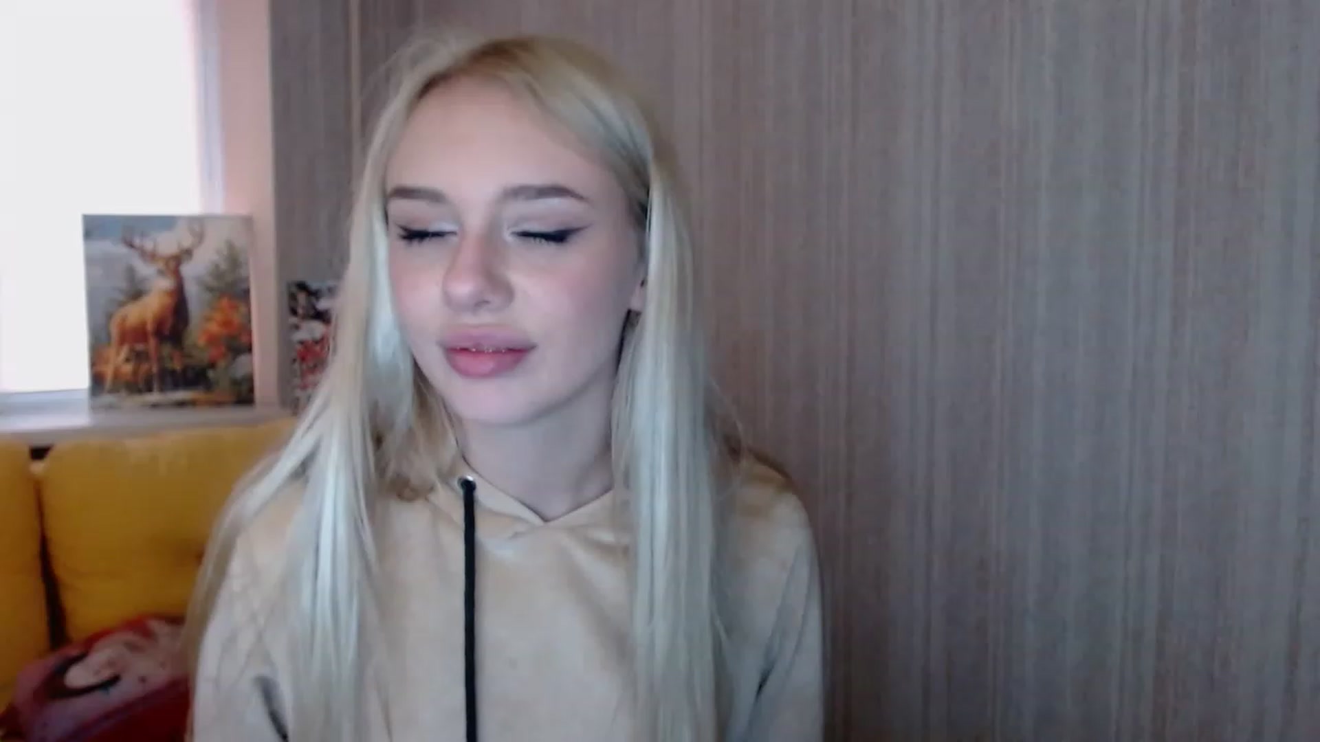 Gallery image thumbnail from Ririma_xo's myfreecams stream on, 11/19/2022, 13:08 image 11 of 20
