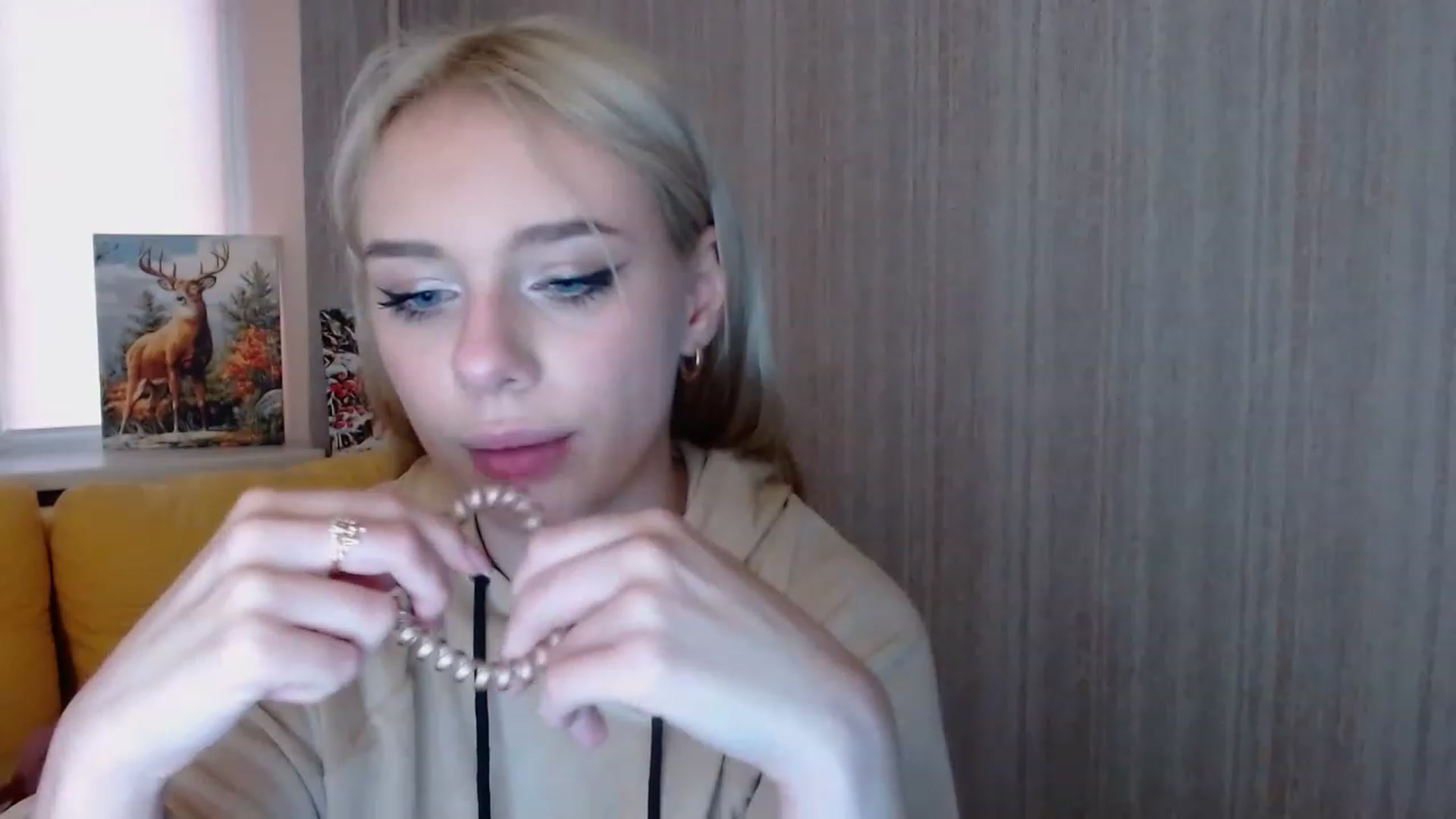 Gallery image thumbnail from Ririma_xo's myfreecams stream on, 11/19/2022, 13:08 image 15 of 20