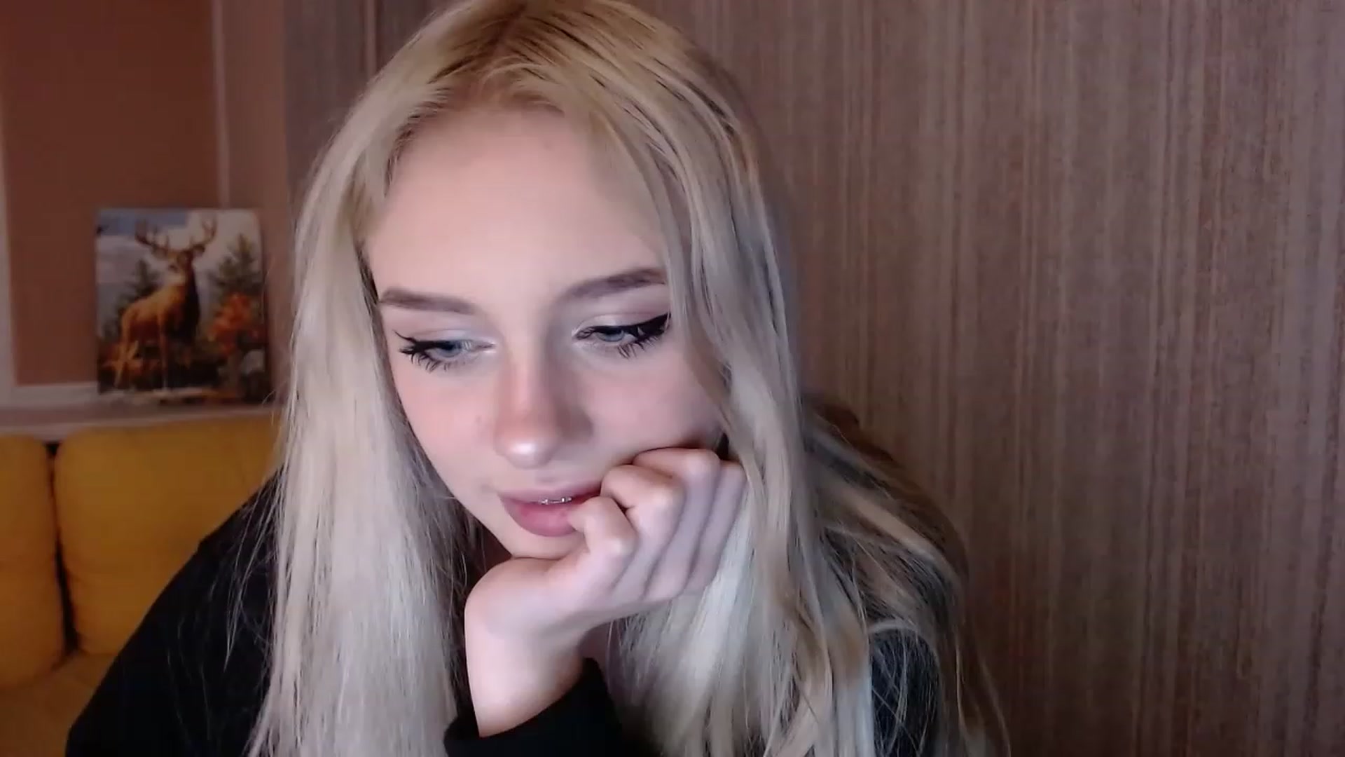 Gallery image thumbnail from Ririma_xo's myfreecams stream on, 11/20/2022, 16:37 image 17 of 20