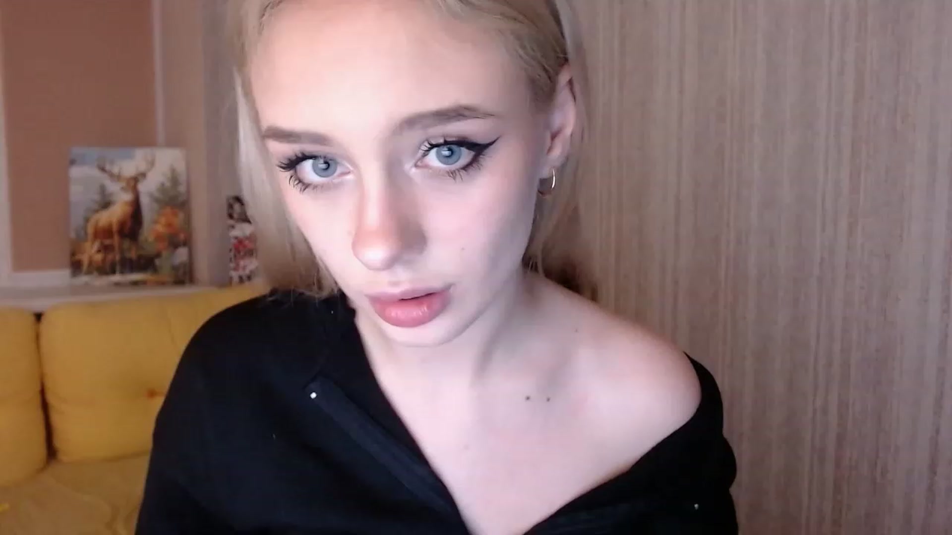 Gallery image thumbnail from Ririma_xo's myfreecams stream on, 11/20/2022, 18:50 image 9 of 20
