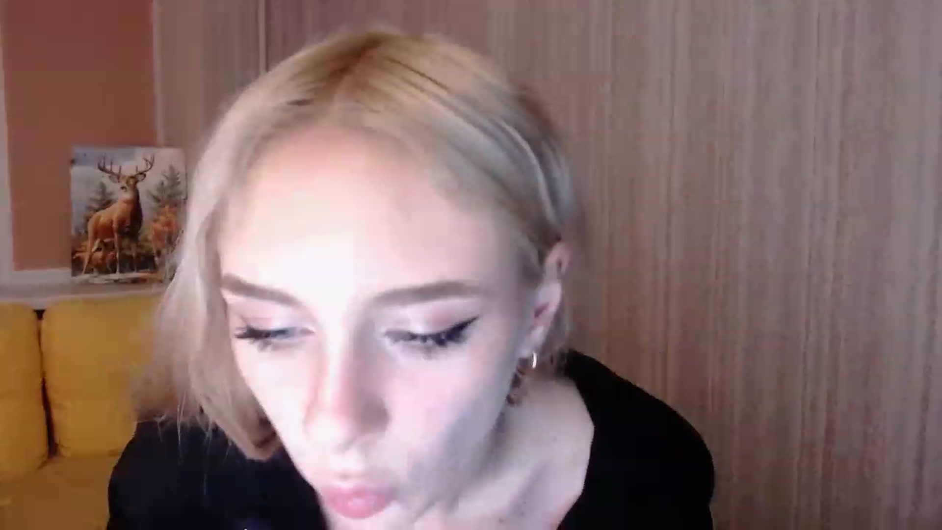 Gallery image thumbnail from Ririma_xo's myfreecams stream on, 11/20/2022, 18:50 image 16 of 20
