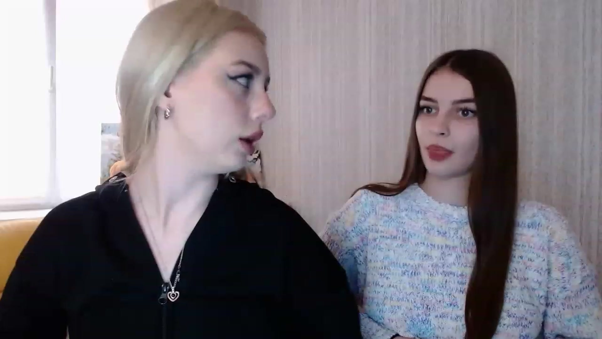 Gallery image thumbnail from Ririma_xo's myfreecams stream on, 11/22/2022, 08:46 image 7 of 20