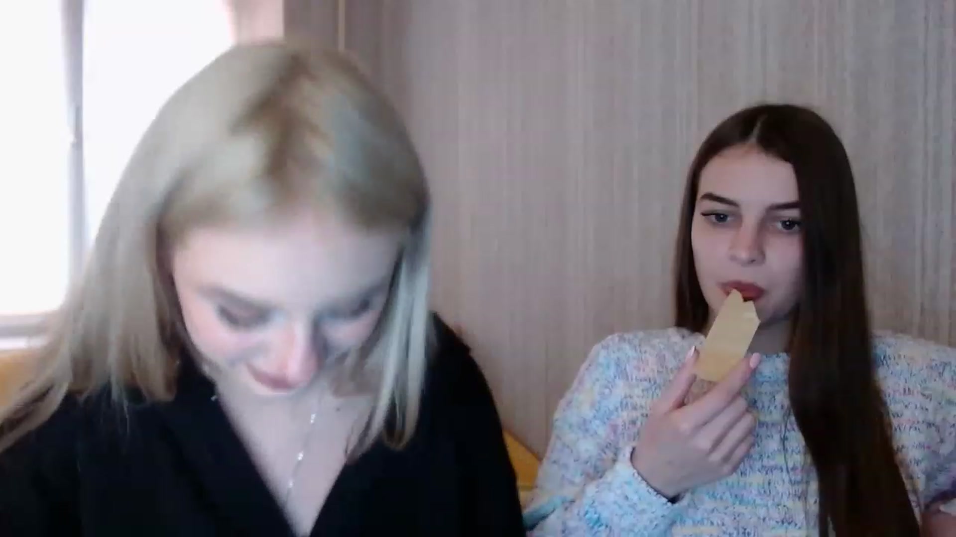 Gallery image thumbnail from Ririma_xo's myfreecams stream on, 11/22/2022, 08:46 image 14 of 20