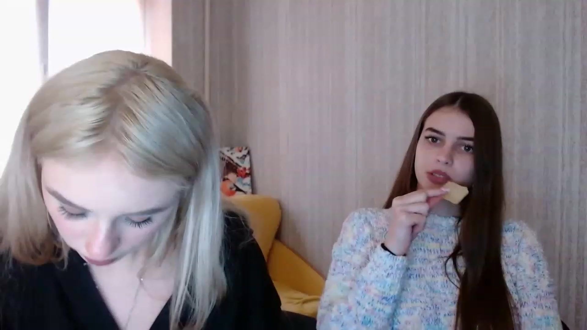 Gallery image thumbnail from Ririma_xo's myfreecams stream on, 11/22/2022, 08:46 image 16 of 20